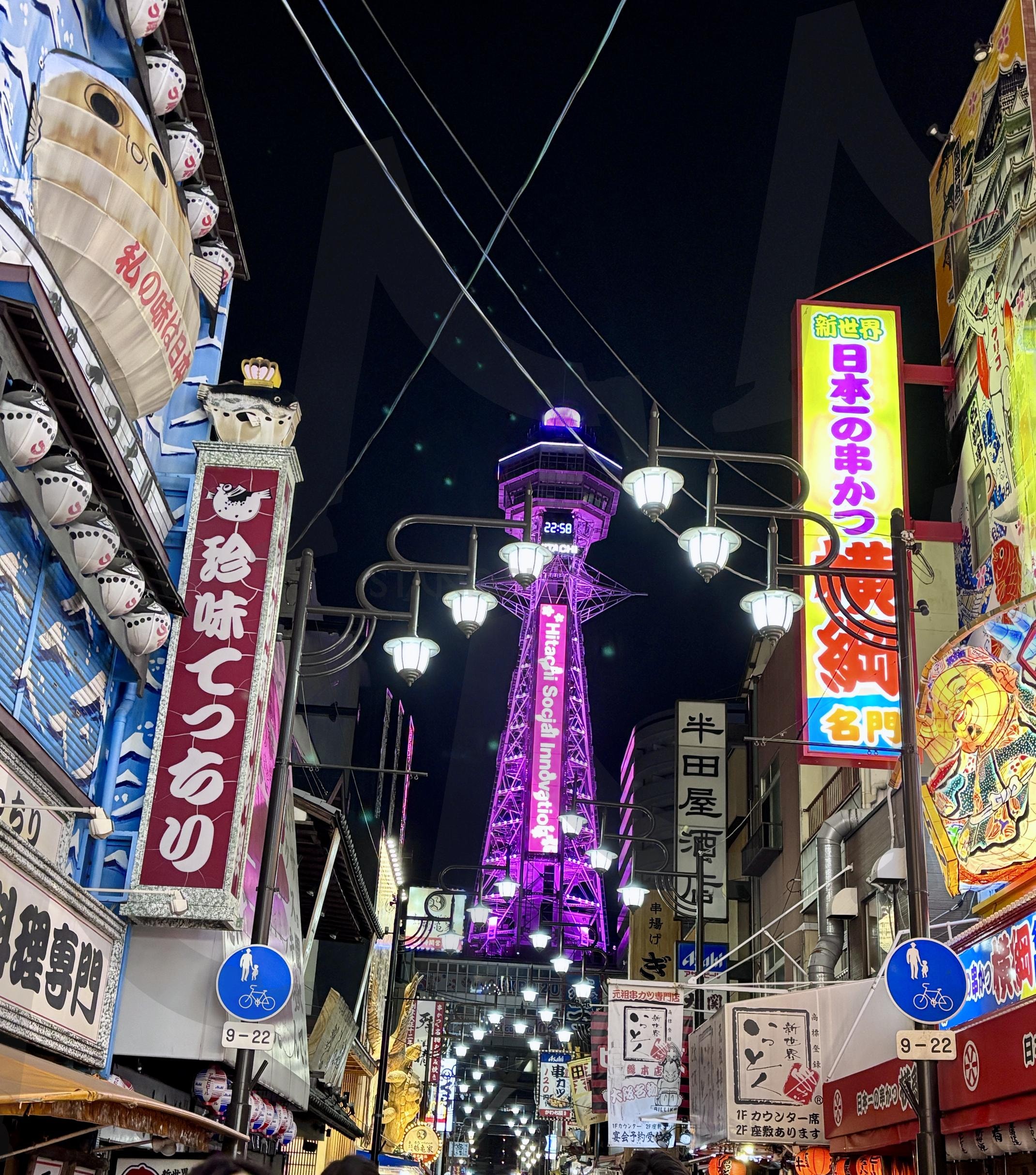 빛의 타워, 오사카를 물들이다 | 쓰텐카쿠타워 (通天阁塔 / Tsutenkaku Tower), 오사카야경 (大阪夜景 / Osaka Nightscape), 네온사인 (霓虹灯牌 / Neon Signs), 랜드마크 (地标建筑 / Landmark), 밤거리풍경 (夜晚街景 / Night Street View), 도시의빛 (城市之光 / City Lights), 여행핫플 (旅游热点 / Travel Hotspot) | 스탠바이 STANDBUY 디지털 콘텐츠