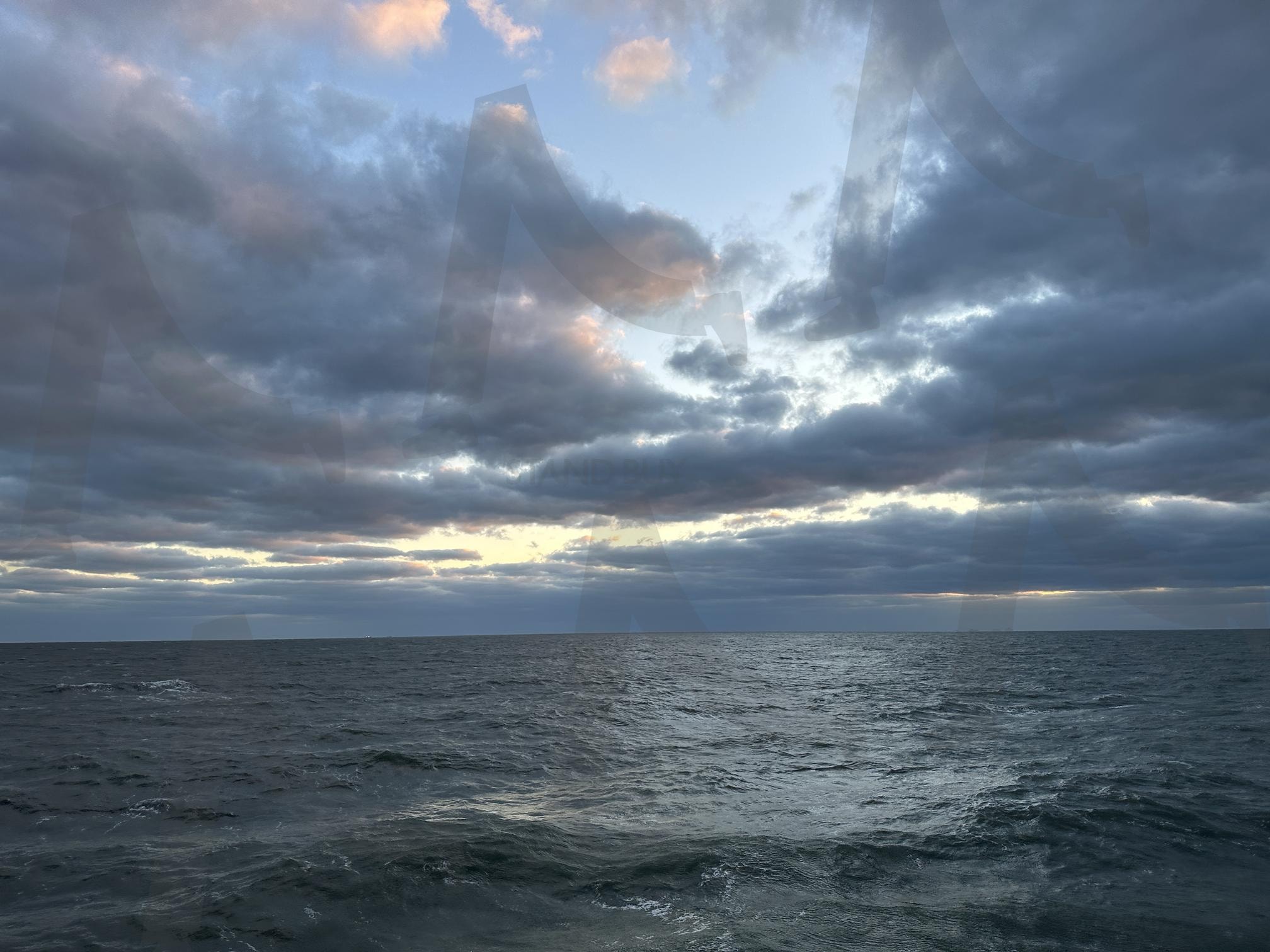 한국의 바다 | 한국바다, 망망대해, 아름다운구름, 바다위, 잔잔한바다 | 스탠바이 STANDBUY 디지털 콘텐츠
