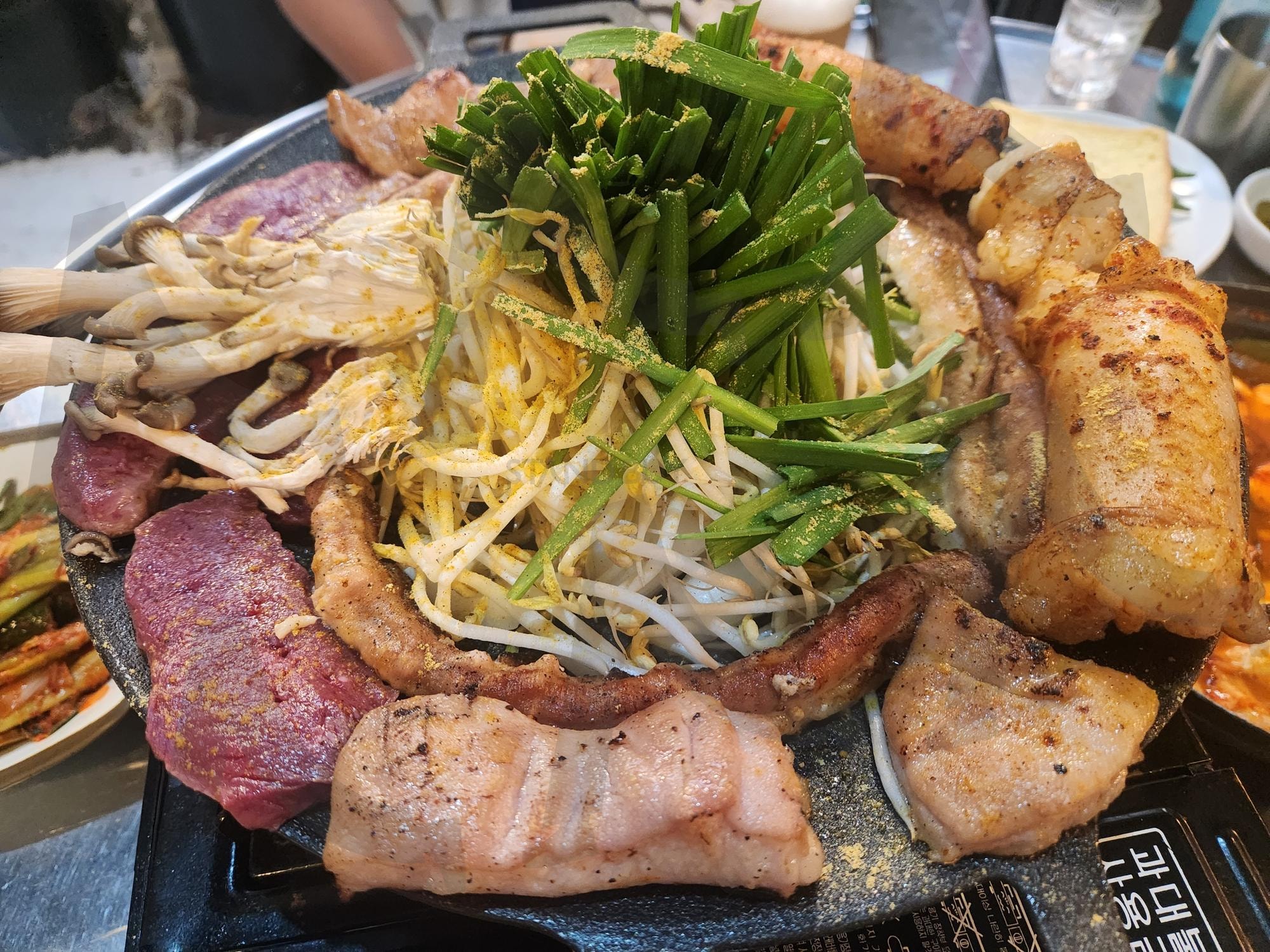 Korean BBQ Platter with Pork Belly, Beef, Mushrooms, and Fresh Vegetables | korean bbq, samgyeopsal, grilled meat, pork belly, korean food, asian cuisine, food photography, barbecue platter, mushrooms, street food | 스탠바이 STANDBUY 디지털 콘텐츠