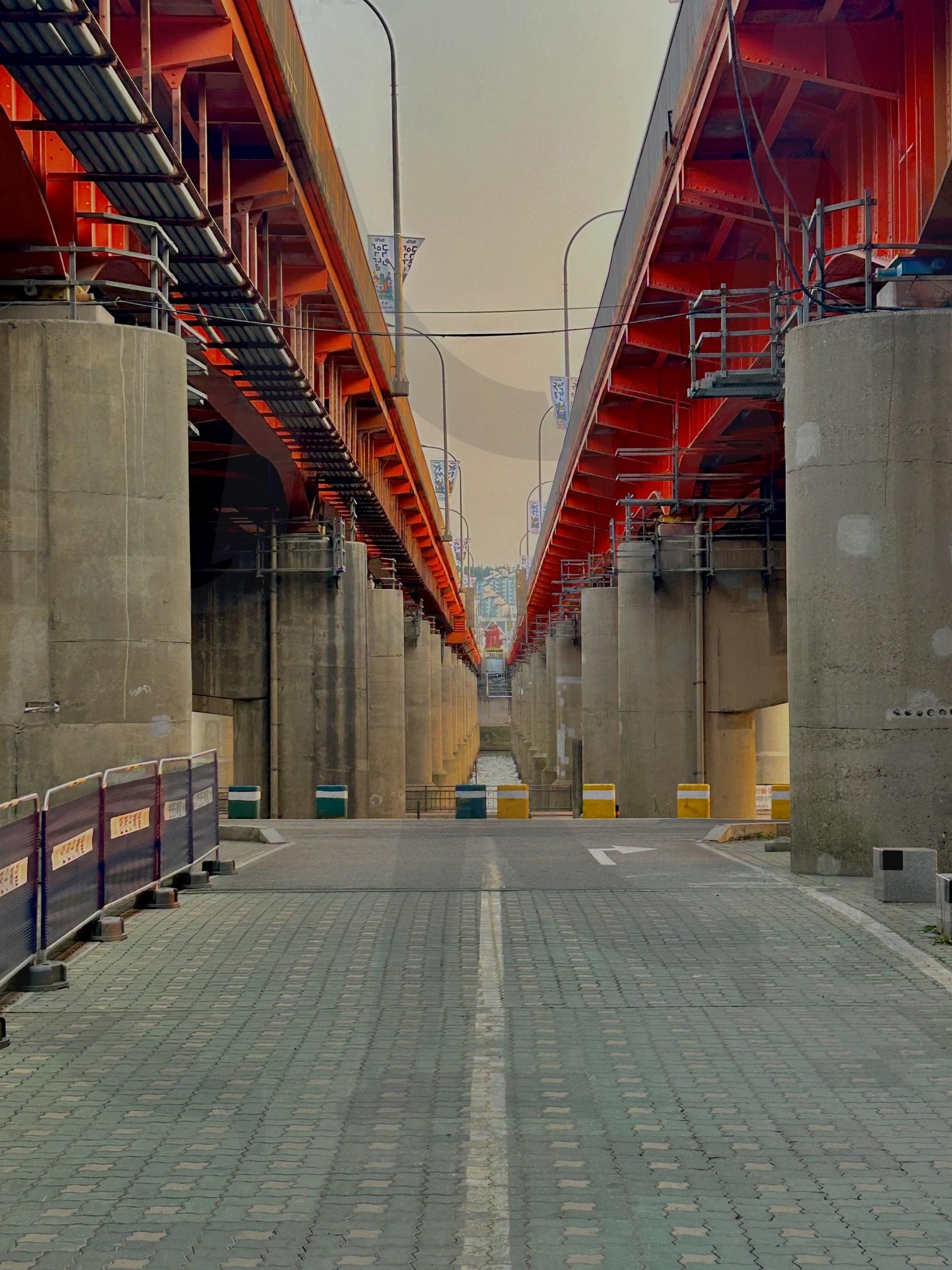 데칼코마니 | 다리, 다리밑, 데칼코마니, 다리와다리사이, 오후 | 스탠바이 STANDBUY 디지털 콘텐츠