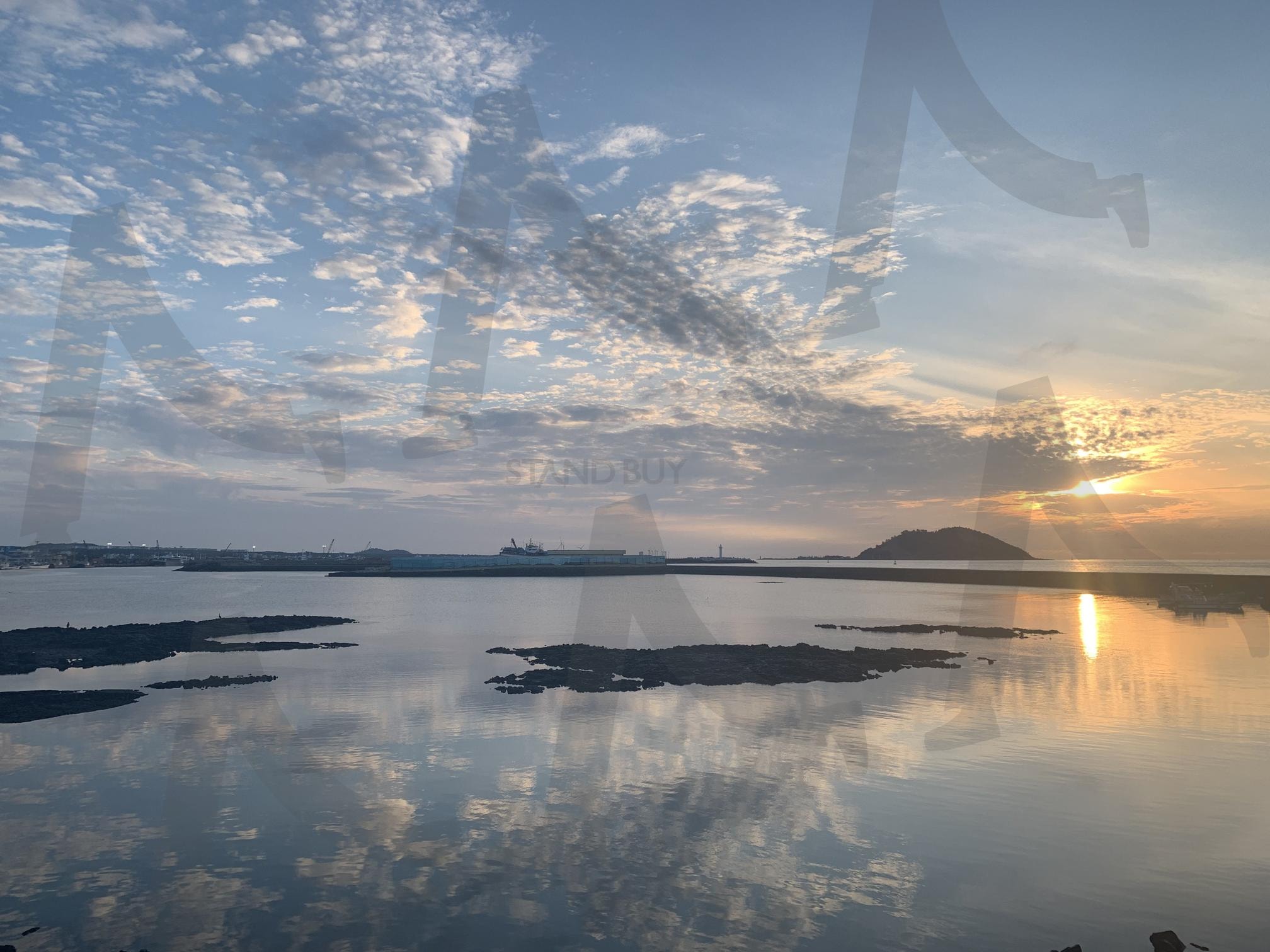 Biyangdo is an island located in Jeju Island, South Korea. | hotdogstop, jeju, korea, kor, sunset | 스탠바이 STANDBUY 디지털 콘텐츠