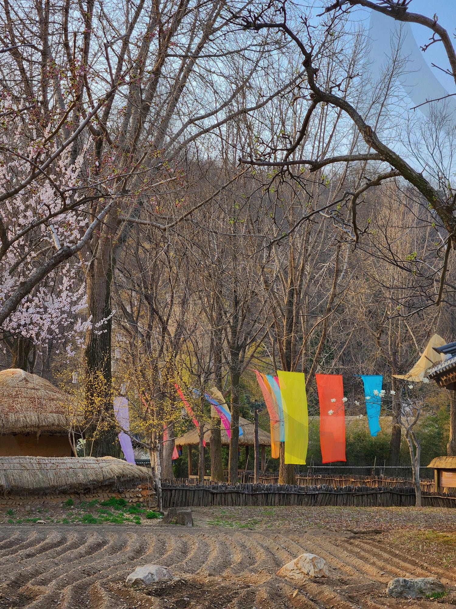 한국의 옛 정취 - 용인 민속촌 | 용인민속촉, 한국, 한옥, koreantradition, FolkVillageVibes | 스탠바이 STANDBUY 디지털 콘텐츠