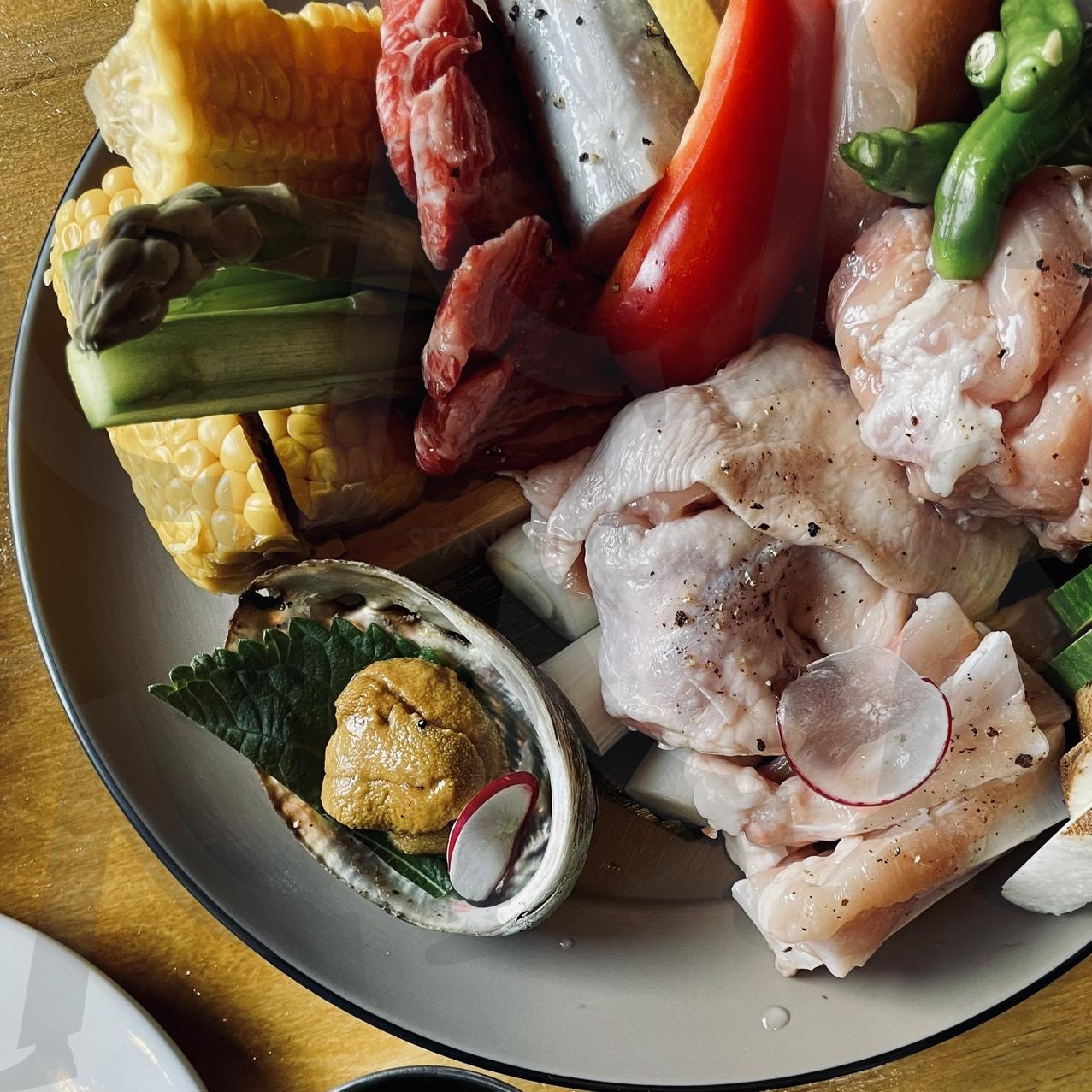 정성과 색이 담긴 모둠 플레이트 | 모둠요리, 그릴플레이트, 일식감성, 우니, 전복요리, 이자카야스타일, 야끼니꾸, 고기러버, 비주얼끝판왕, 푸드스타그램, 한점의예술, 오늘뭐먹지, 맛집기록 | 스탠바이 STANDBUY 디지털 콘텐츠