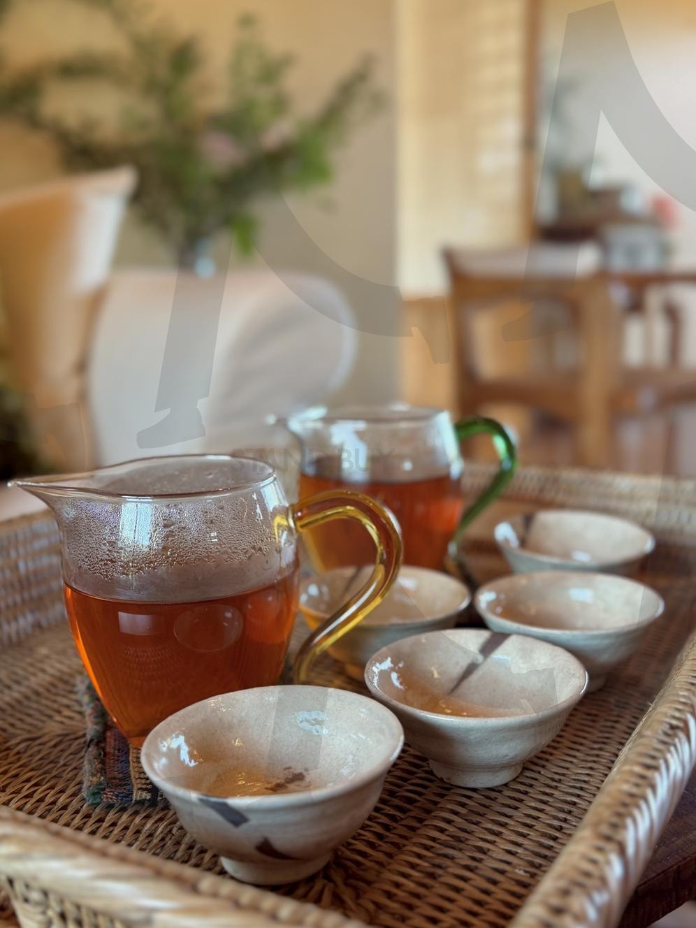 따뜻한 차 한 잔의 여유 – 전통 다도 세트 | 차, 다도, 티타임, 전통찻잔, 유리주전자, 허브차, 홍차, 따뜻한음료, 티세트, 자연주의, 티룸, 여유로운시간, 카페인테리어, 힐링음료, 전통문화 | 스탠바이 STANDBUY 디지털 콘텐츠