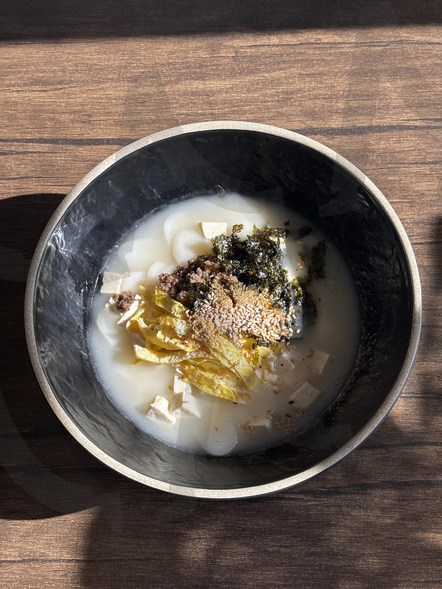 떡국, Korean food rice cake soup | korean food, rice cake soup, 떡국, 합천, korea | 스탠바이 STANDBUY 디지털 콘텐츠