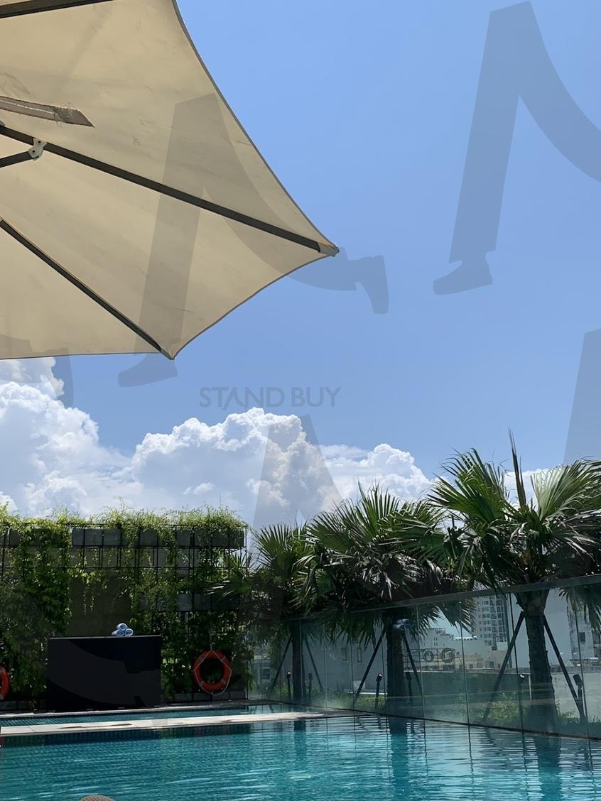 한가로운 호캉스 점심 | 호캉스, 수영장, 구름, 해외, 감성사진 | 스탠바이 STANDBUY 디지털 콘텐츠