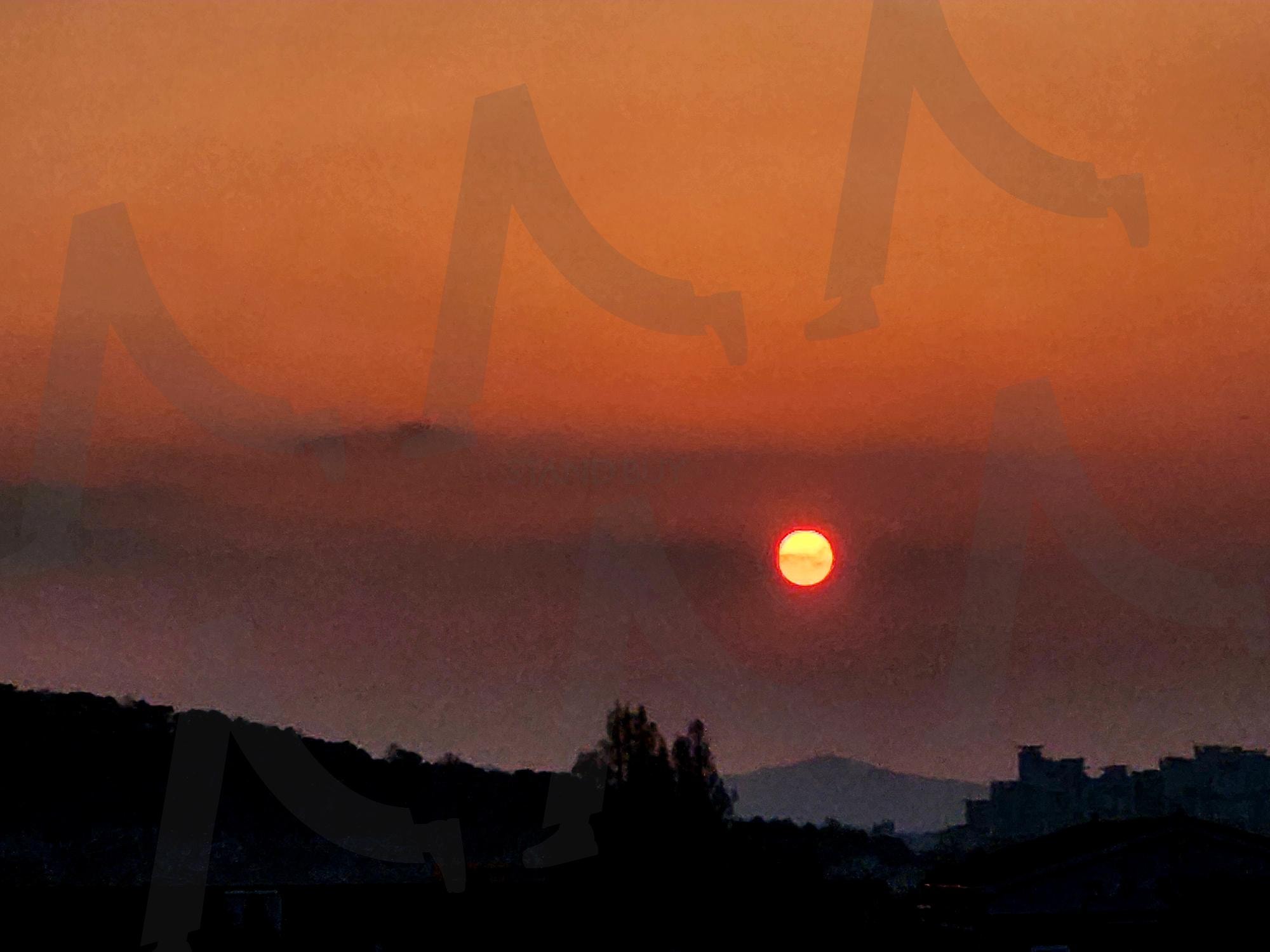 고요한 도로 위 석양의 여운 (Sunset Mood on a Quiet Road) | 도로, 석양, 여운, quiet road, sunset walk, nostalgic, calm | 스탠바이 STANDBUY 디지털 콘텐츠