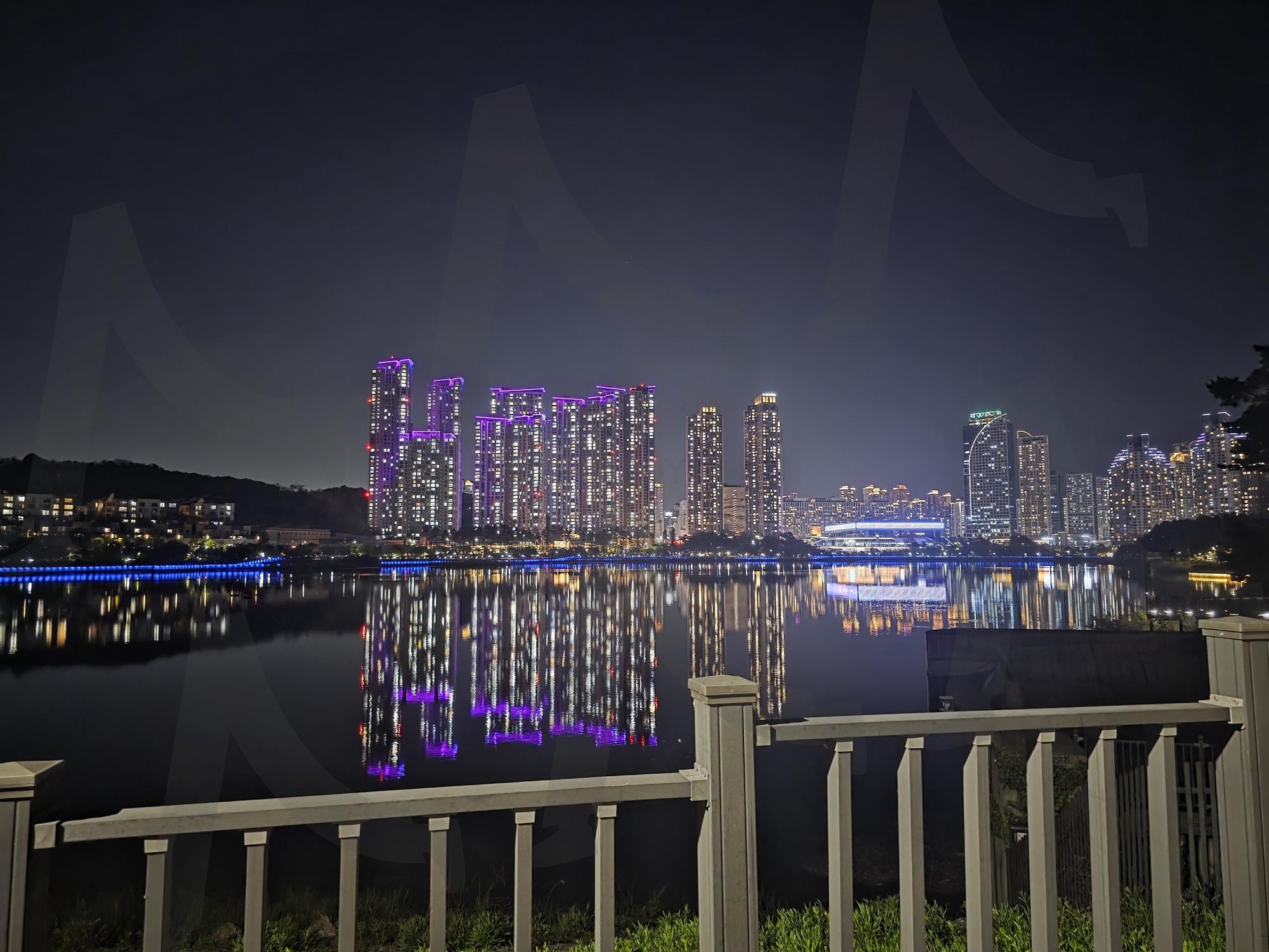 야경 | 야경, 호수, 밤, 산책, 건물, 조명, 분위기 | 스탠바이 STANDBUY 디지털 콘텐츠