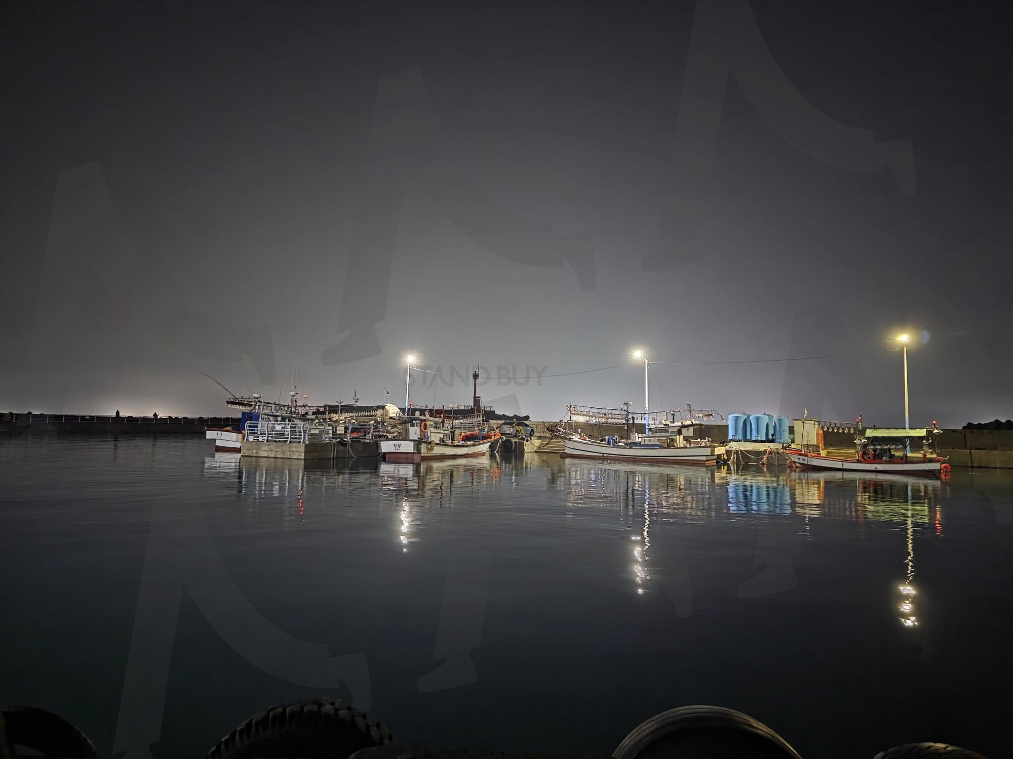 제주도 낚시터 밤 배경 | 시골, 낚시, 밤, 제주도, 어선, 바다, 조명 | 스탠바이 STANDBUY 디지털 콘텐츠