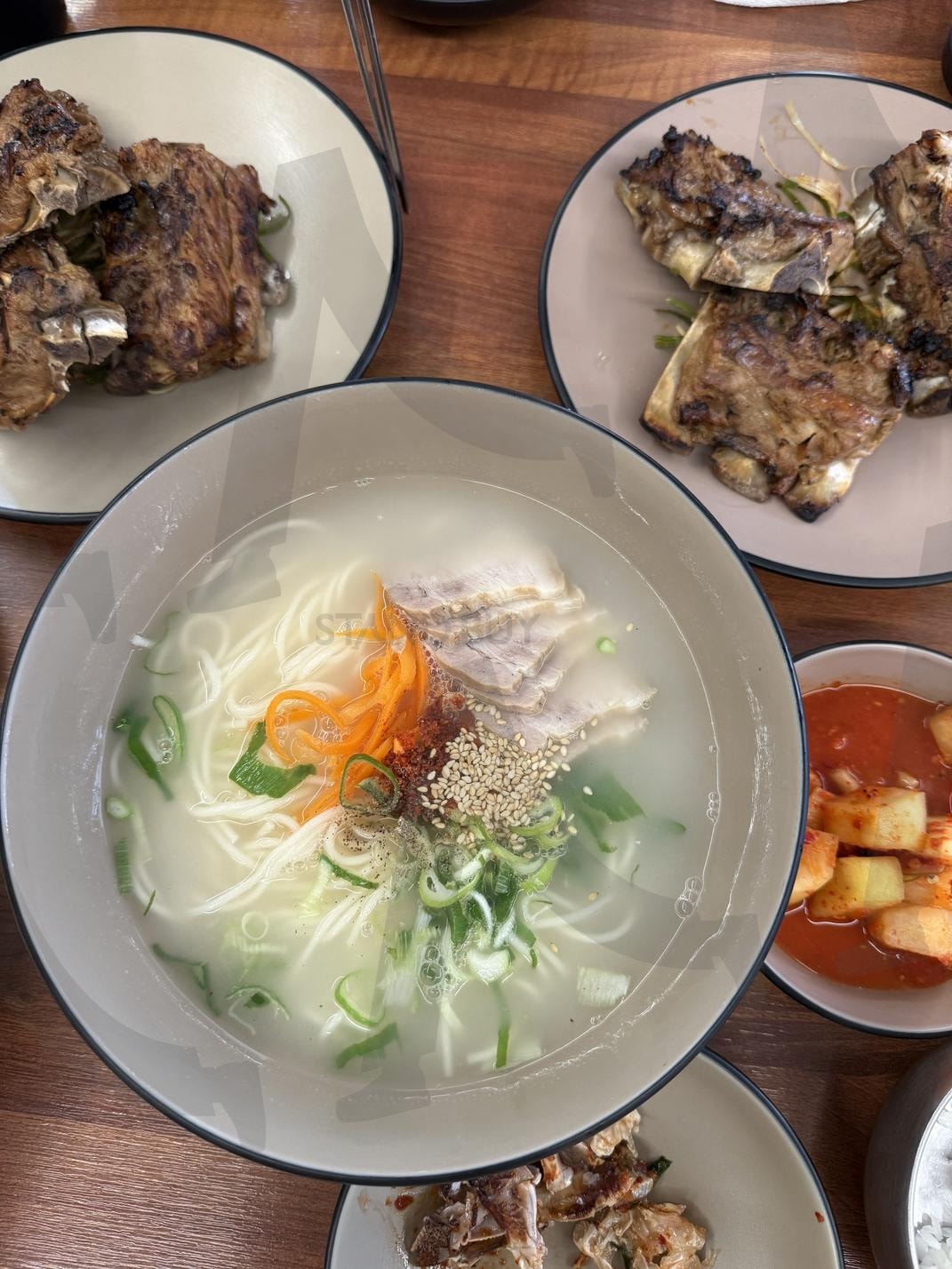 제주도 고기국수 | 제주도, 제주도여행, 제주도맛집, 제주도음식, 제주도맛집추천, 고기국수, 등뼈구이, 제주도여행추천, 제주도식당 | 스탠바이 STANDBUY 디지털 콘텐츠