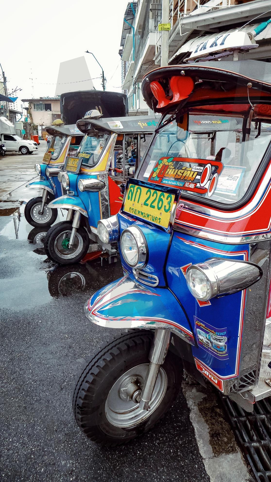 툭툭 삼형제 “The Tuk-Tuk Trio of Bangkok, Thailand” | bangkok, Thailand, travel, tuktuk, trip, blue, streets, 태국, 방콕, 여행, 툭툭, 뚝뚝, 거리, 풍경 | 스탠바이 STANDBUY 디지털 콘텐츠