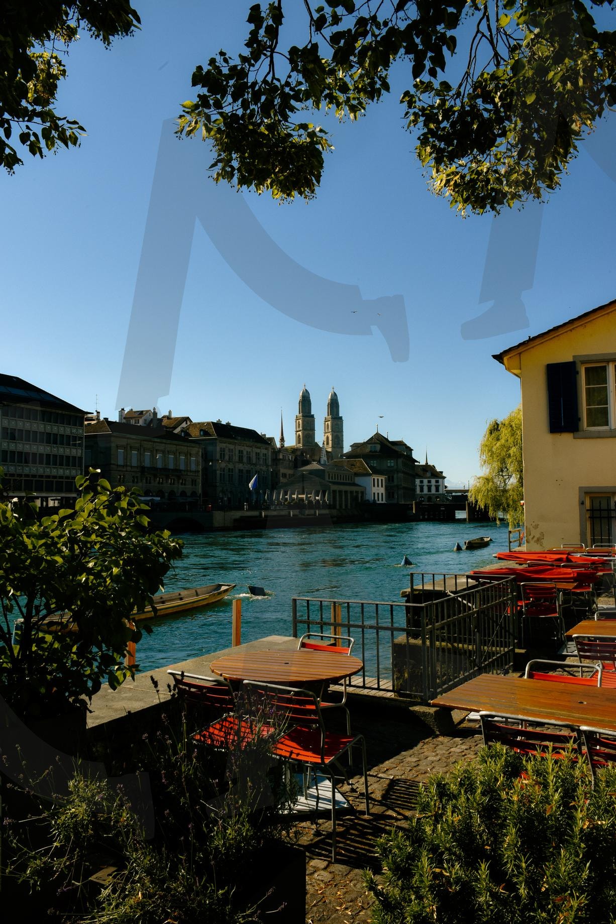 유럽 취리히 도심 강 호수 노을 감성 여행 | 유럽, 취리히, 도시, 호수, 여행, 하늘, 감성, 나무, 자연, 강 | 스탠바이 STANDBUY 디지털 콘텐츠