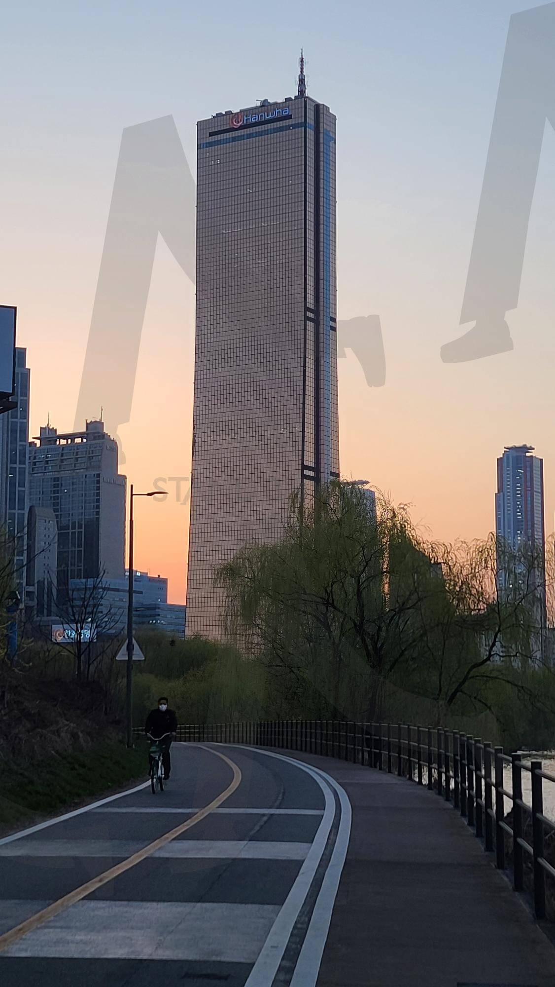 노을 배경 63빌딩 | 63빌딩, 노을, 건물, 빌딩, 높은빌딩 | 스탠바이 STANDBUY 디지털 콘텐츠