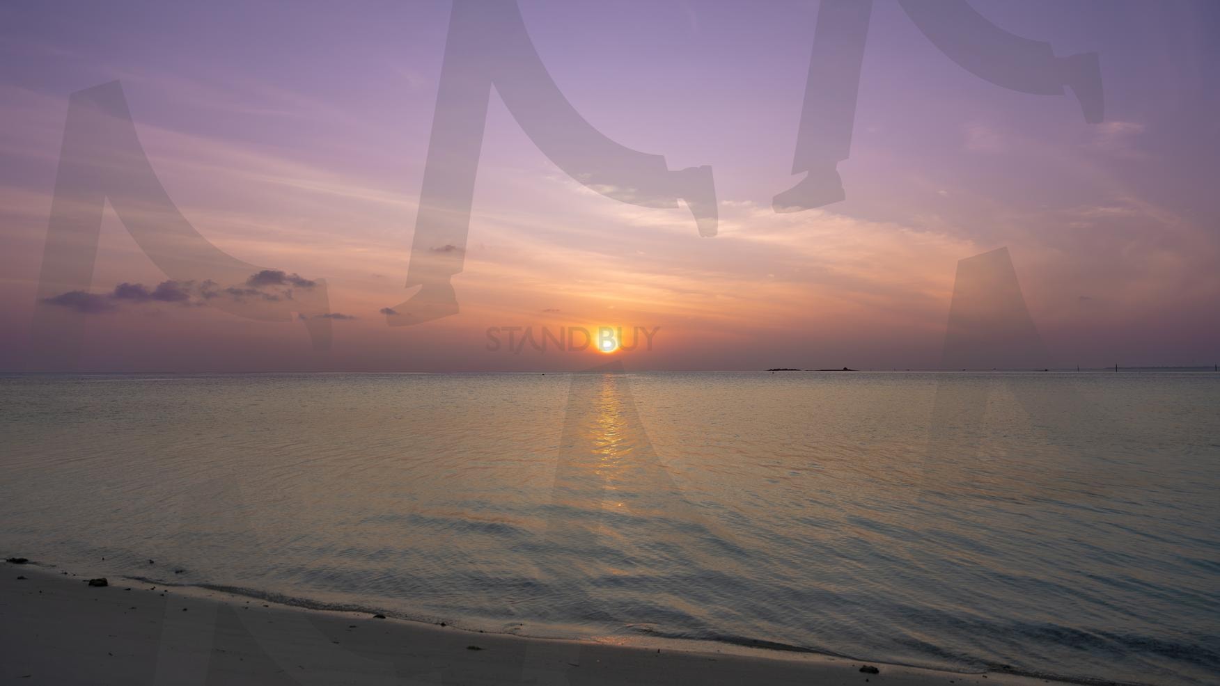 몰디브 해변 일몰 — 파스텔 하늘과 황금빛 반사 / Maldives Beach Sunset — Pastel Sky and Golden Reflection | 몰디브, 일몰, 해변, 파스텔하늘, 황금빛, 황금빛 반사, 수평선, 잔잔한바다, 인도양, 여행 | 스탠바이 STANDBUY 디지털 콘텐츠