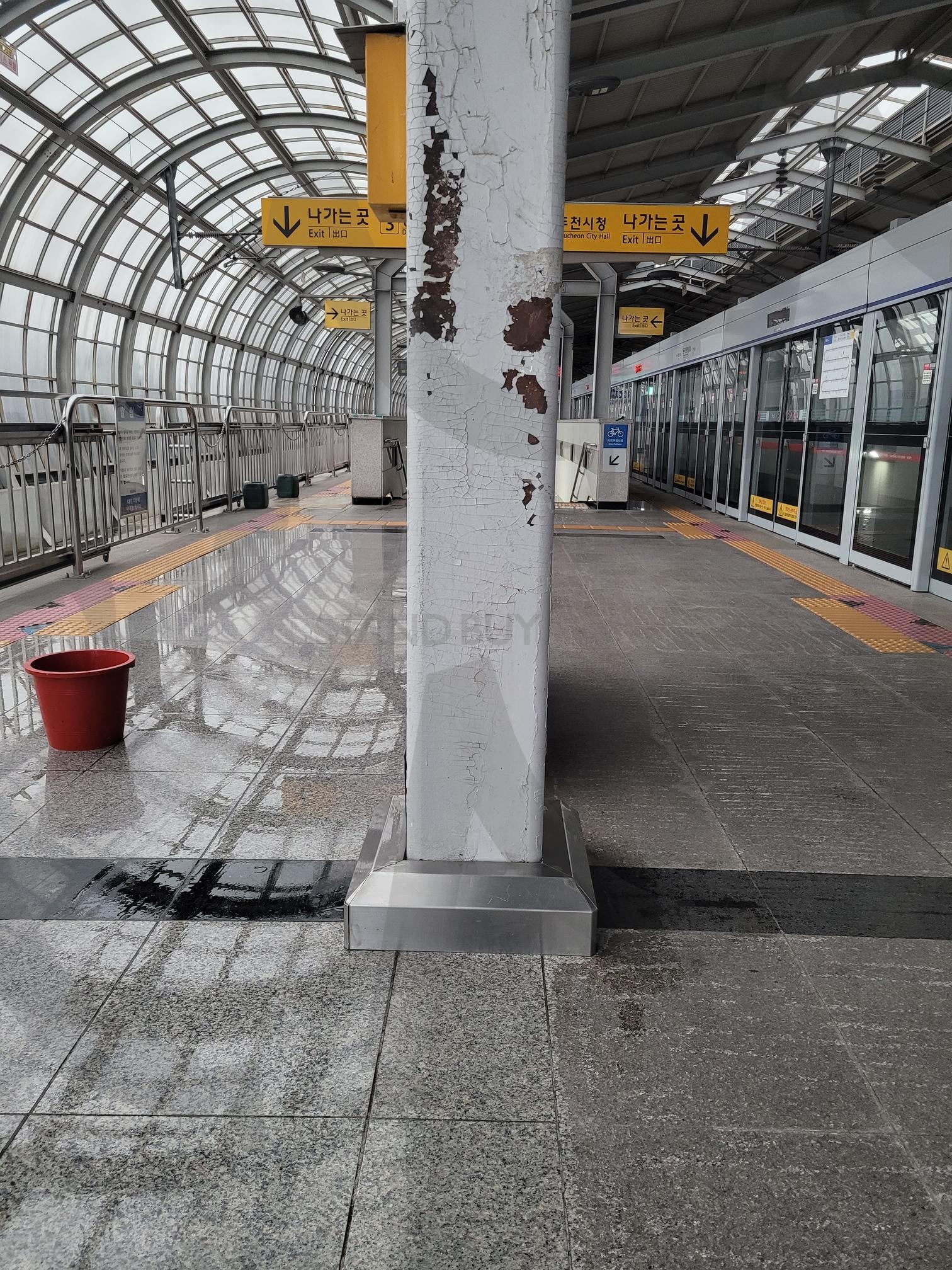 동두천중앙역 역사 내부 0 (in the subway station) | 지하철, 출근, 직장인, subway, 동두천중앙역, Dongducheon Jungang station | 스탠바이 STANDBUY 디지털 콘텐츠