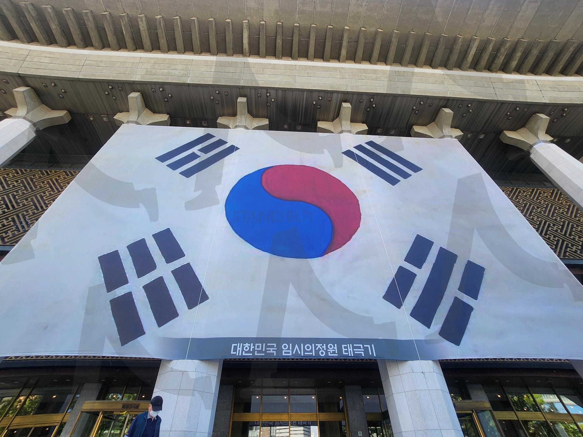 Gwanghwamun Street, Seoul – Where History Meets Modernity | gwanghwamun, Gwanghwamun Street, Gwanghwamun Square, Seoul cityscape, Korea travel, Korean history, palace, modern and tradition, landmark, Cultural Heritage | 스탠바이 STANDBUY 디지털 콘텐츠