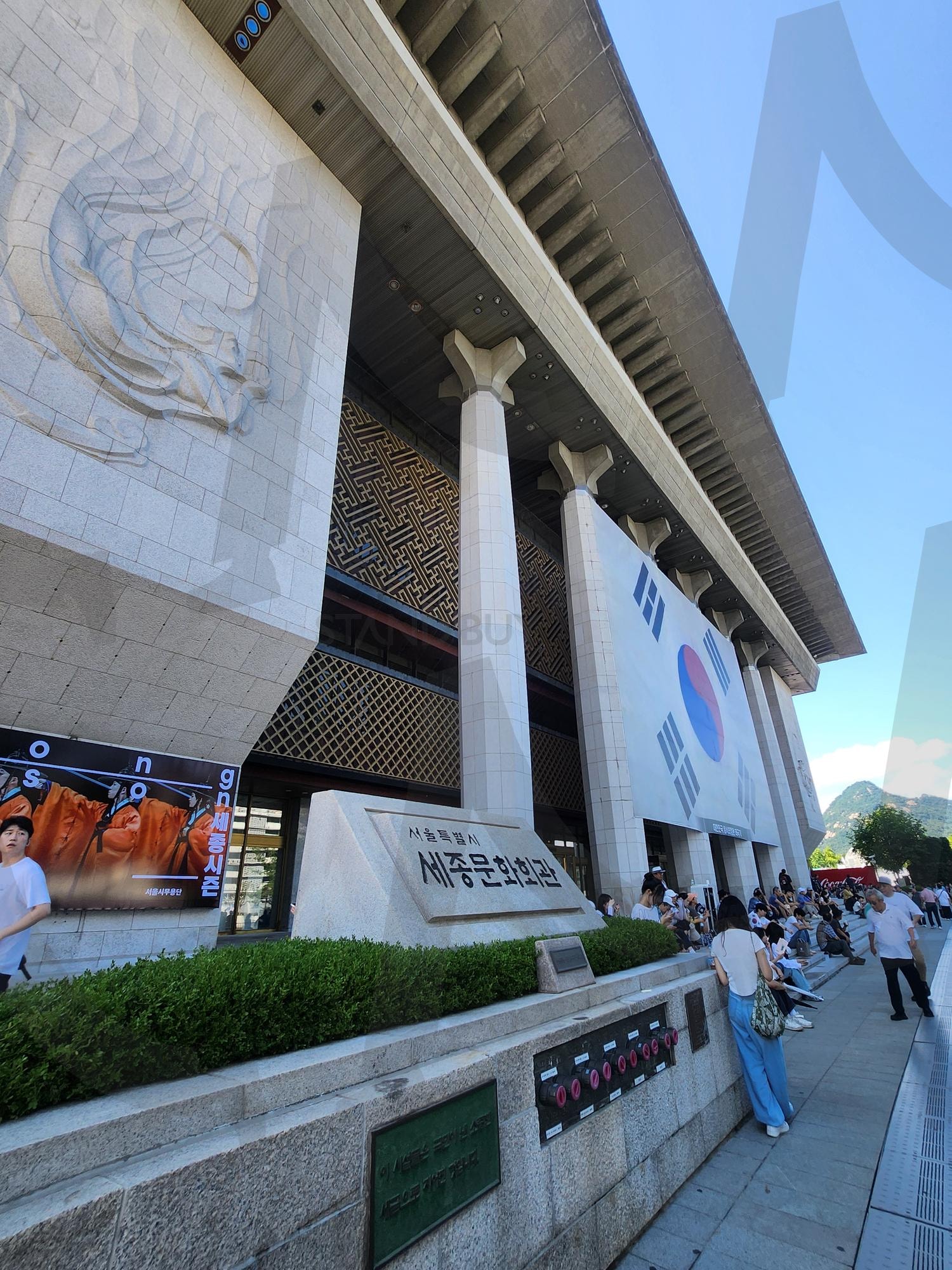 Gwanghwamun Street, Seoul – Where History Meets Modernity | gwanghwamun, Gwanghwamun Street, Gwanghwamun Square, Seoul cityscape, Korea travel, Korean history, palace, modern and tradition, landmark | 스탠바이 STANDBUY 디지털 콘텐츠