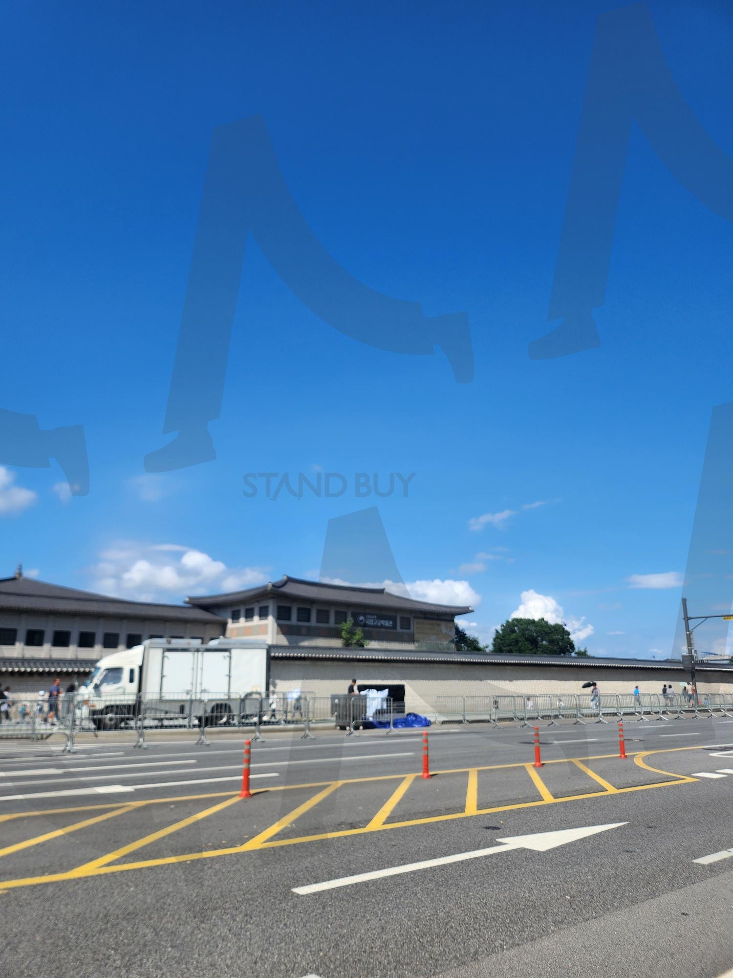 Gwanghwamun Street, Seoul – Where History Meets Modernity | gwanghwamun, Gwanghwamun Street, Gwanghwamun Square, Seoul cityscape, Korea travel, Korean history, palace, modern and tradition, landmark, Cultural Heritage | 스탠바이 STANDBUY 디지털 콘텐츠