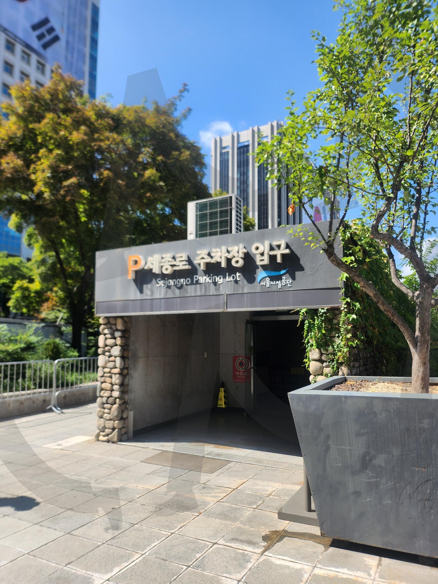 Gwanghwamun Street, Seoul – Where History Meets Modernity | gwanghwamun, Gwanghwamun Street, Gwanghwamun Square, Seoul cityscape, Korea travel, Korean history, palace, modern and tradition, landmark, Cultural Heritage | 스탠바이 STANDBUY 디지털 콘텐츠