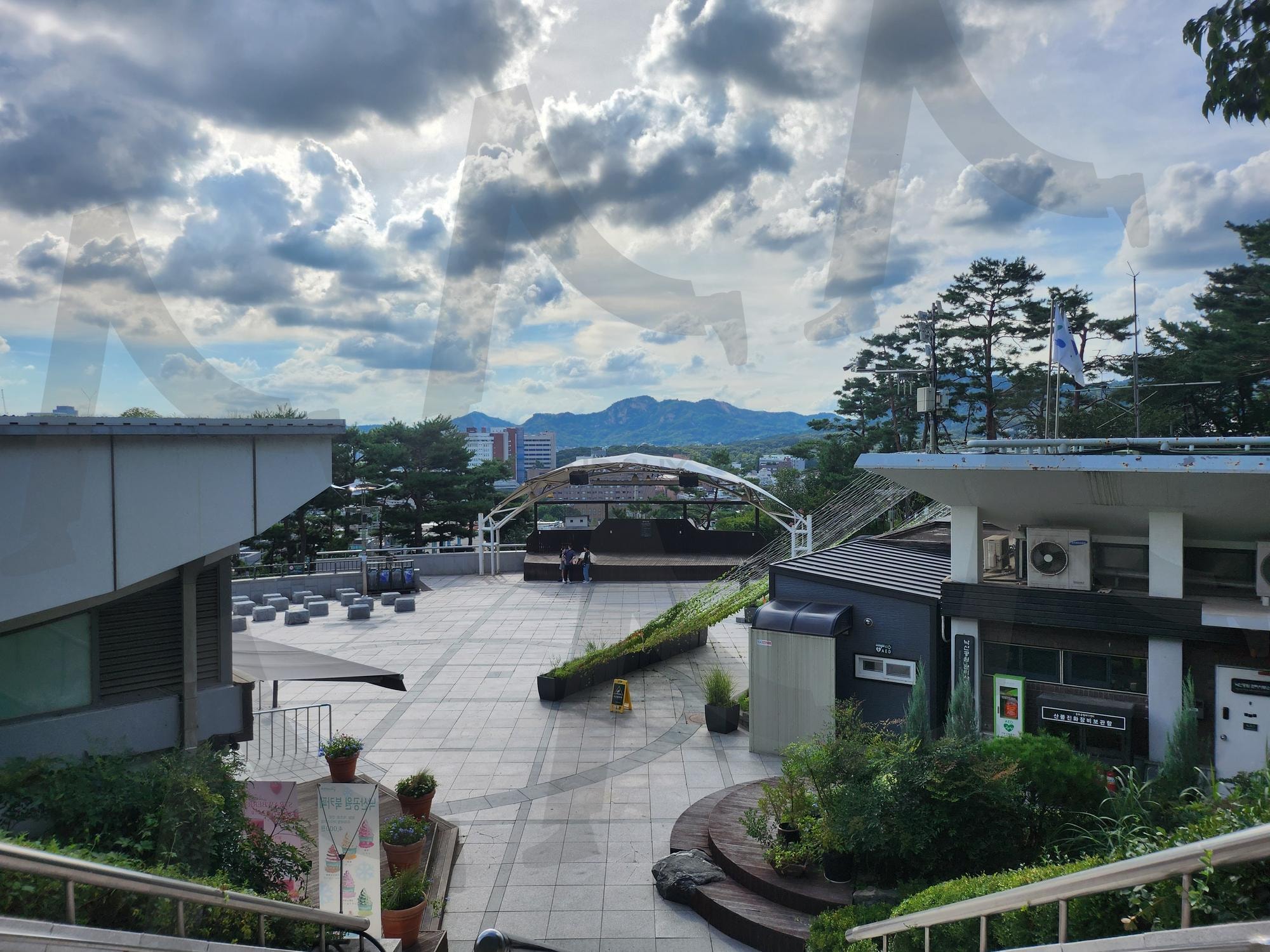 Naksan Park near Daehangno – Scenic Night View & Demon Hunters Vibes | naksan park, Daehangno, city wall trail, Demon Hunters, fantasy vibe, Korea travel, Seoul skyline, cultural street, k-pop, 낙산공원, 전경 | 스탠바이 STANDBUY 디지털 콘텐츠
