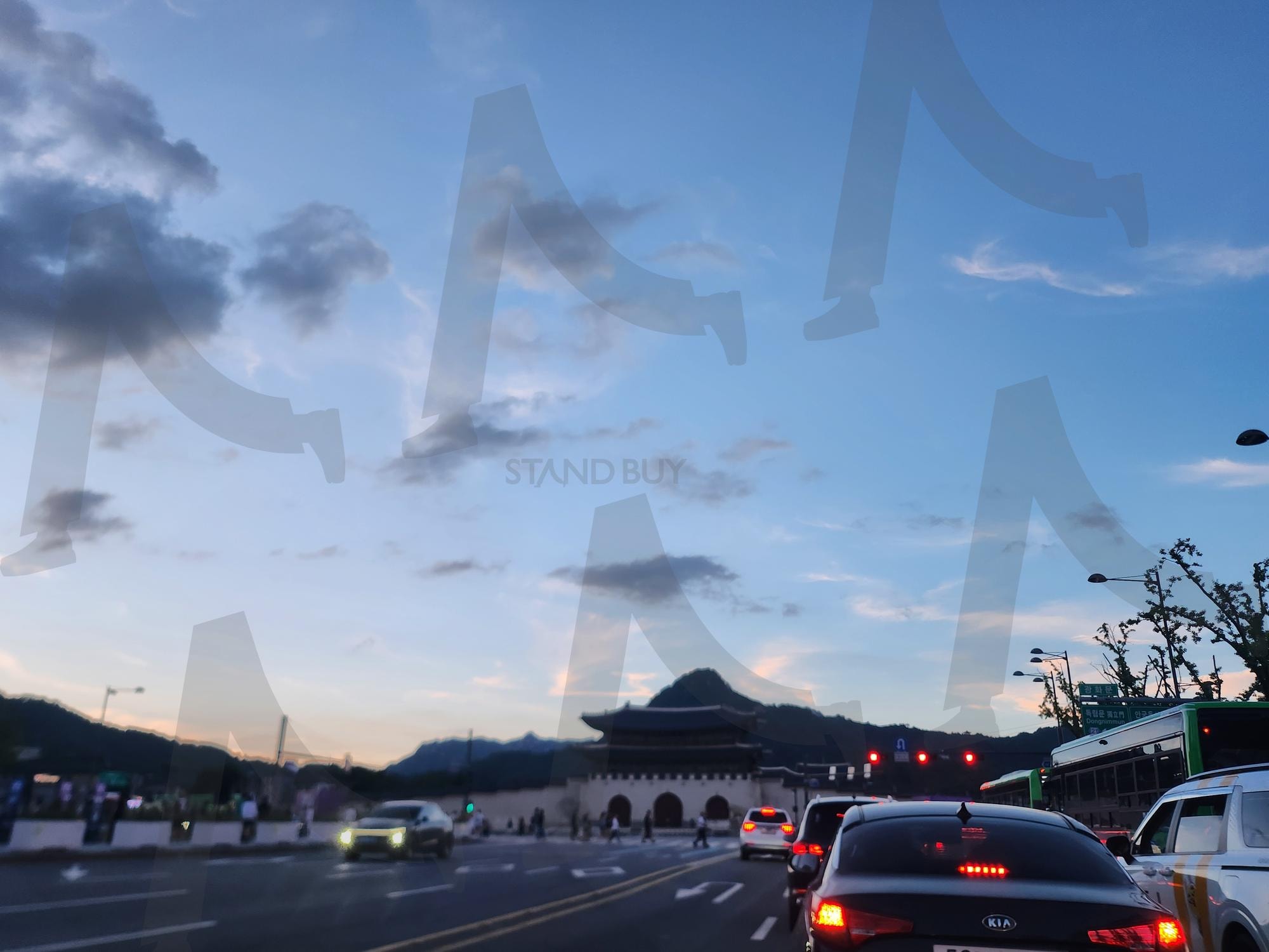 Gwanghwamun Street, Seoul – Where History Meets Modernity | gwanghwamun, Gwanghwamun Street, Gwanghwamun Square, Seoul cityscape, Korea travel, Korean history, palace, modern and tradition, landmark, Cultural Heritage, 야경, 광화문대로 | 스탠바이 STANDBUY 디지털 콘텐츠