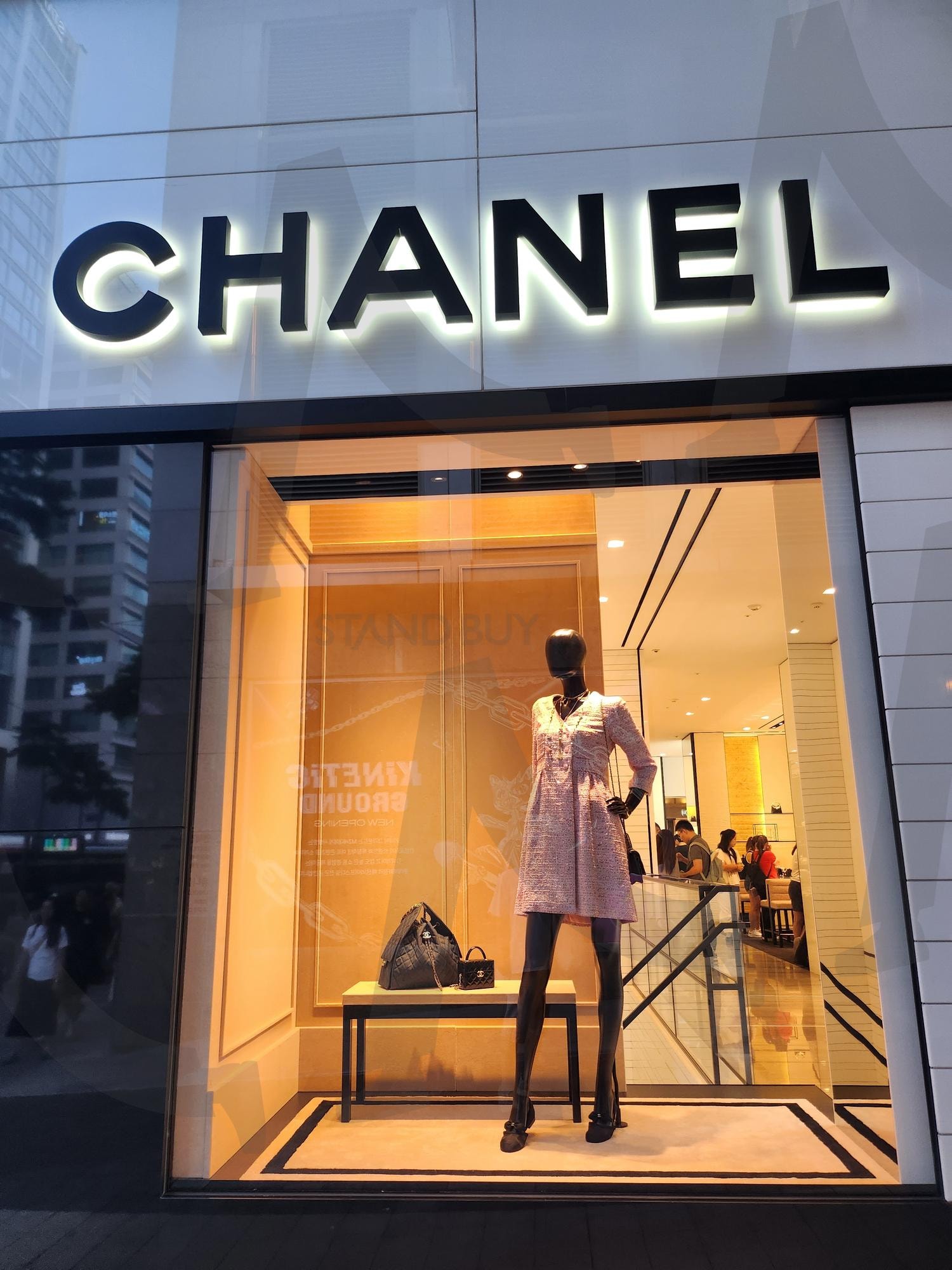 Myeong-dong Shopping Street, Seoul – K-Culture & Trendy Lifestyle | Myeong-dong, Myeong-dong Shopping Street, seoul, k-culture, k-pop, fashion street, shopping district, nightlife, urban lifestyle, 명동, 롯데백화점, 에비뉴엘, 쇼윈도우, "window display" | 스탠바이 STANDBUY 디지털 콘텐츠