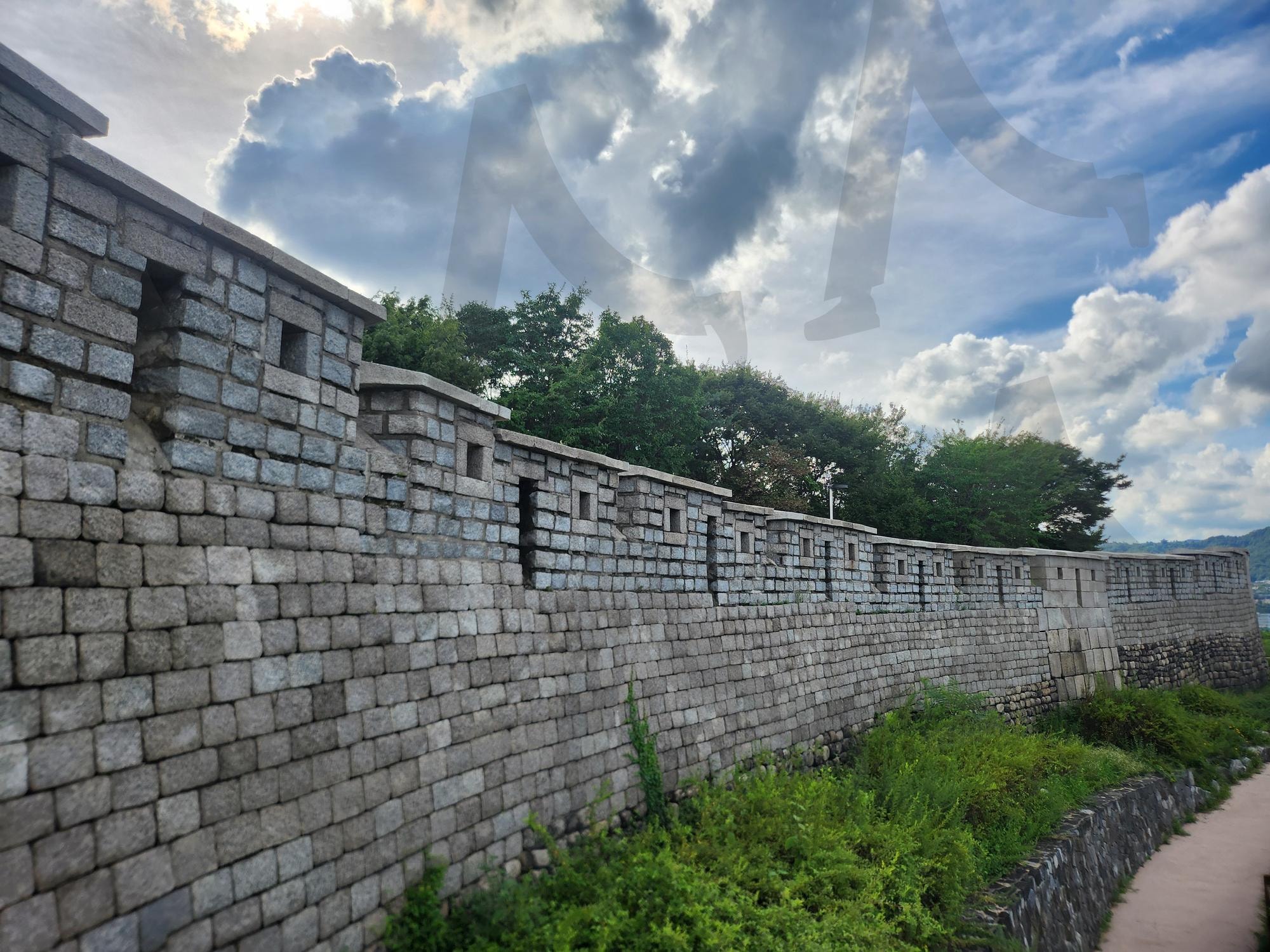 Naksan Park near Daehangno – Scenic Night View & Demon Hunters Vibes | naksan park, Daehangno, city wall trail, Demon Hunters, fantasy vibe, Korea travel, Seoul skyline, cultural street, k-pop, 낙산공원, 성곽 | 스탠바이 STANDBUY 디지털 콘텐츠