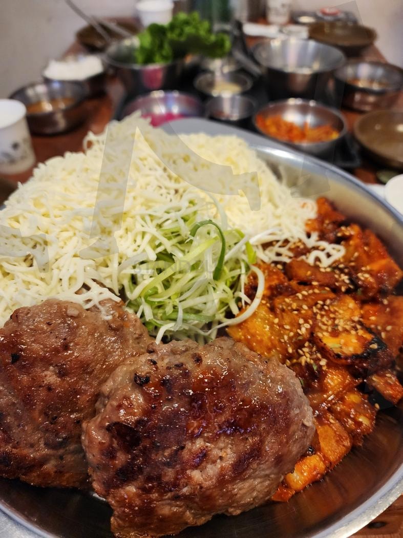 족발과 떡갈비 | 전주 맛집, 족발과 떡갈비, 치즈떡갈비, 매운족발, 너무 맛있는 | 스탠바이 STANDBUY 디지털 콘텐츠