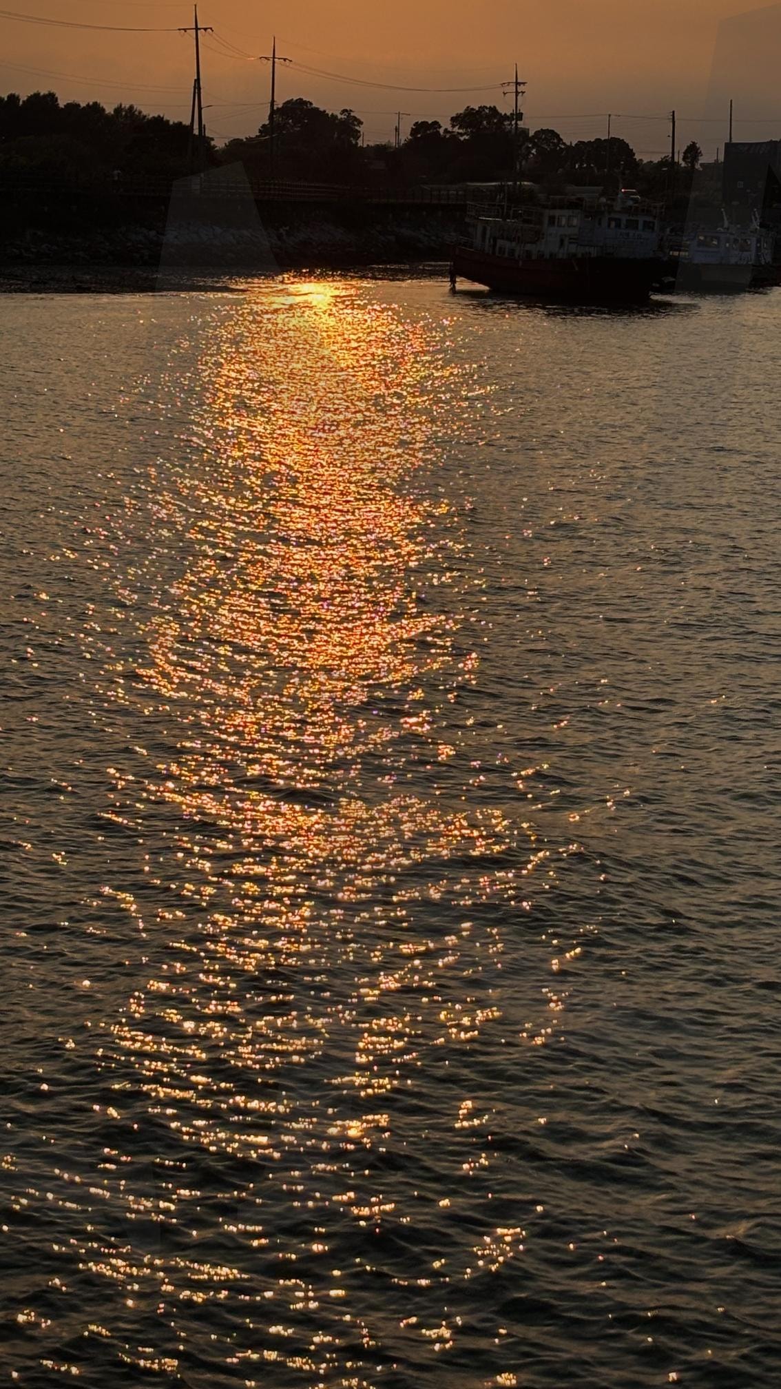 아름다운 노을과 반짝이는 윤슬 (2) | 노을, 석양, 바다, 물결, 감성, 일몰, 윤슬, 따뜻함 | 스탠바이 STANDBUY 디지털 콘텐츠