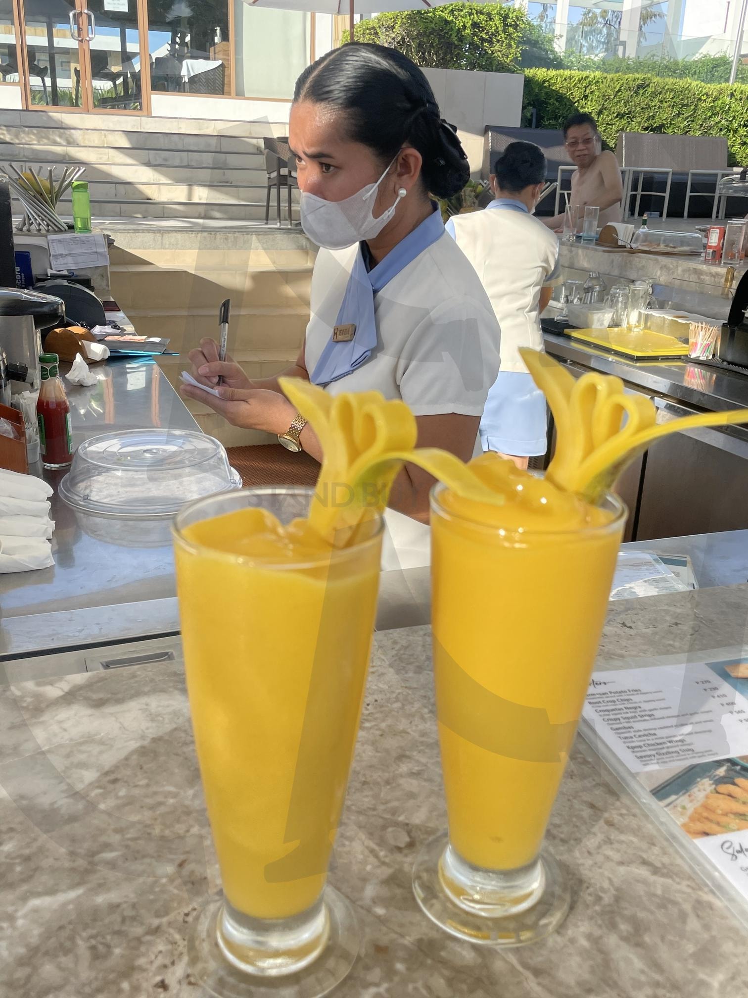 “햇살 아래, 한 모금의 망고 달콤함.” | 필리핀, 망고, 여행, 행복, 사랑, 쥬스 | 스탠바이 STANDBUY 디지털 콘텐츠