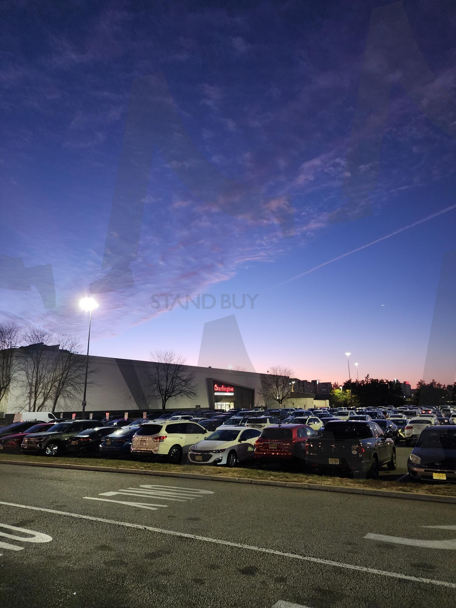 Sunset at Burlington, The Mills at Jersey Gardens, Elizabeth, NJ | Burlington outlet New Jersey, The Mills at Jersey Gardens, Elizabeth NJ travel photography, evening sky mall scene, urban shopping landscape USA | 스탠바이 STANDBUY 디지털 콘텐츠