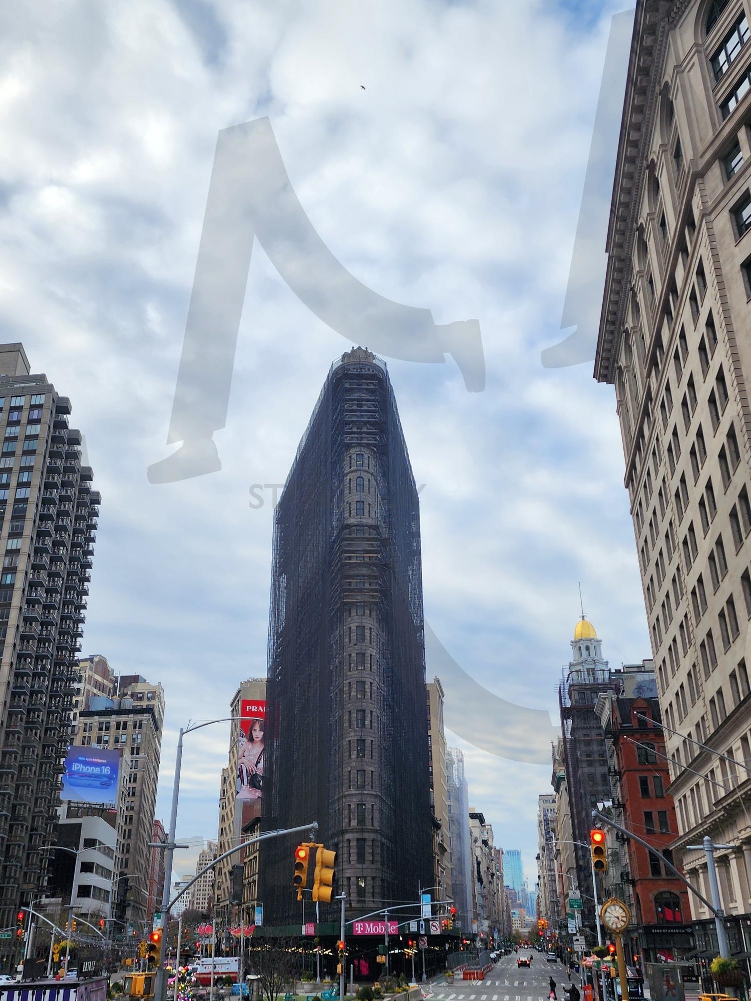 Flatiron Building in New York City | Flatiron Building New York, Manhattan architecture, NYC landmark, New York street photography, urban travel USA | 스탠바이 STANDBUY 디지털 콘텐츠