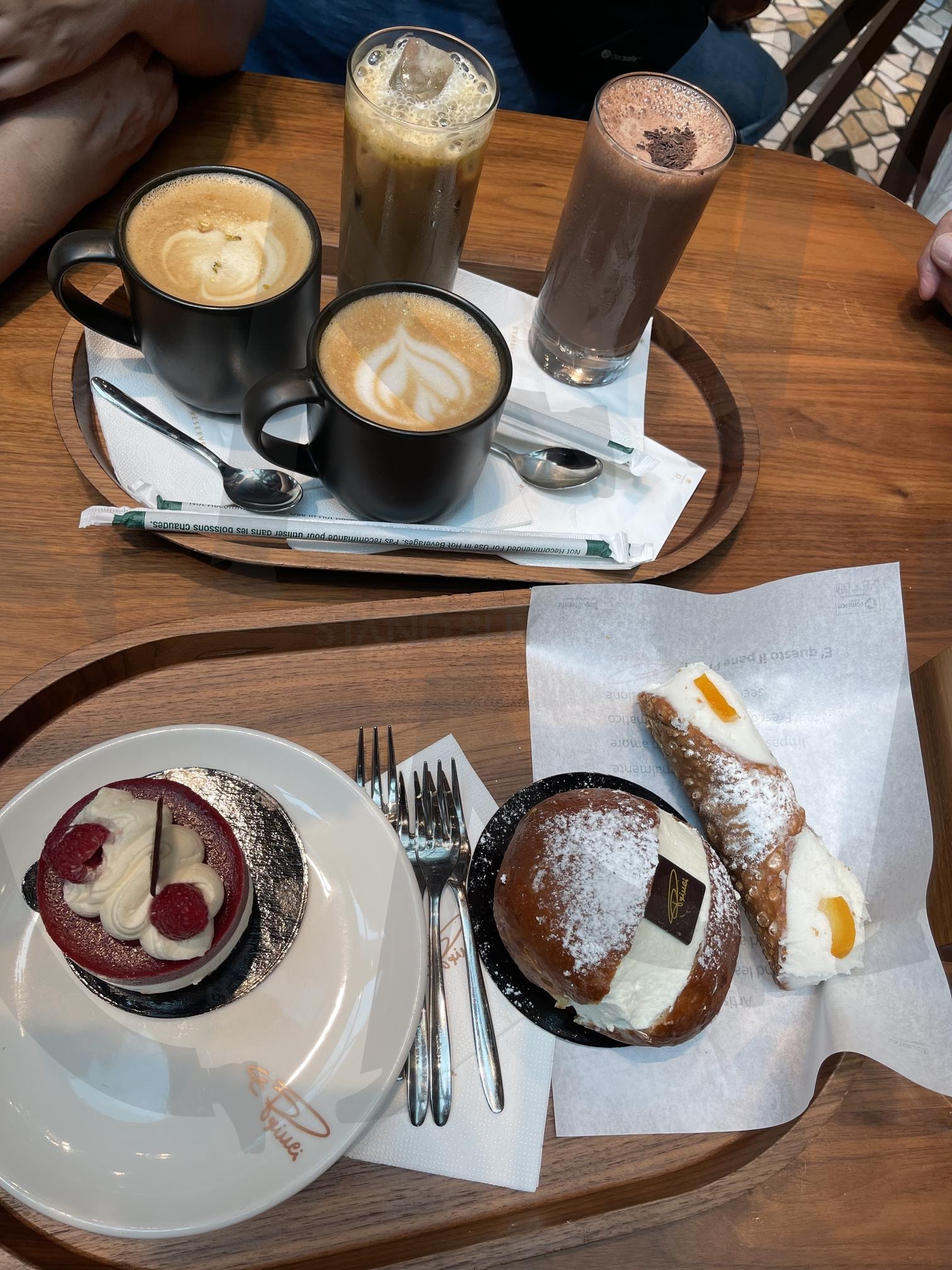 밀라노 | 커피, 디저트, 스타벅스, 빵, 케이크 | 스탠바이 STANDBUY 디지털 콘텐츠