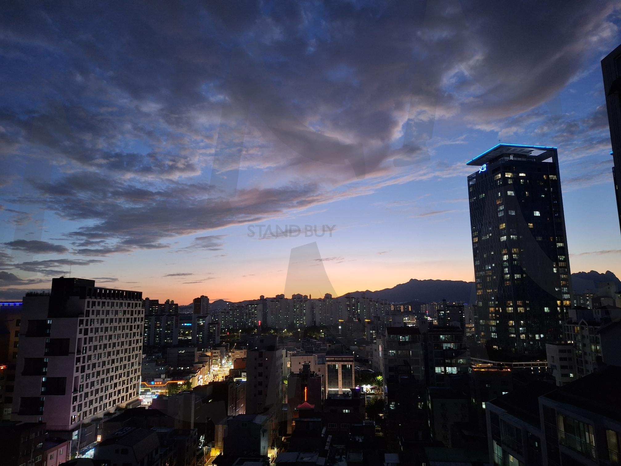 집순이가 문득 바라본 저녁노을 | 저녁, 노을, 풍경, 일몰, 창밖, 집밖 | 스탠바이 STANDBUY 디지털 콘텐츠