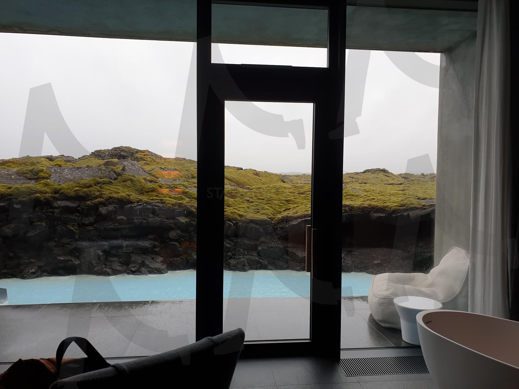 여행 | The Retreat at Blue Lagoon Iceland, 아이슬란드, 3월, 호텔룸뷰, 신혼여행, 온천수 | 스탠바이 STANDBUY 디지털 콘텐츠