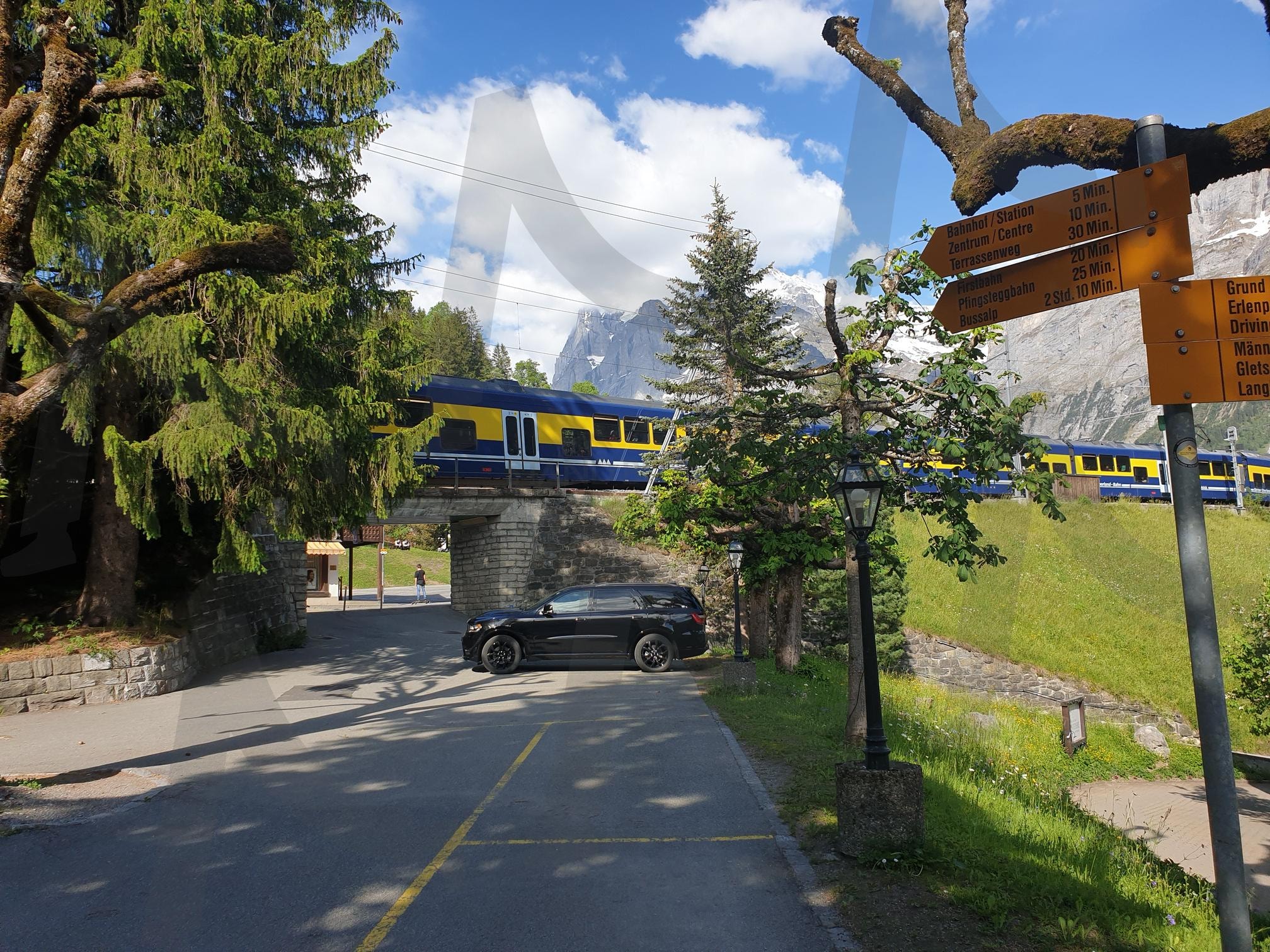여행 | 여행, 인터라켄, 스위스, 앞에차, 지우고싶다, 나무, 구름, 하늘, 기차 | 스탠바이 STANDBUY 디지털 콘텐츠