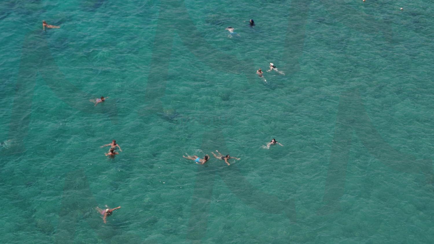 Scattered Souls in the Sea(바다 위에 흩어진 영혼) | turquoise, freedom, floating, sea, emerald, 에메랄드, 바다, 푸른 바다, 수영, 사람들 | 스탠바이 STANDBUY 디지털 콘텐츠