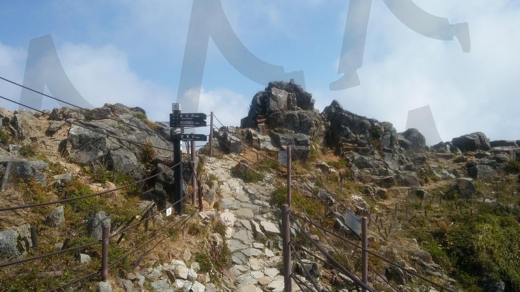 지리산 천왕봉 갈림길 이정표와 바위 능선 풍경 | 지리산, 천왕봉, 갈림길, 등산로, 바위능선, 정상, 지리산풍경, 산악사진 | 스탠바이 STANDBUY 디지털 콘텐츠