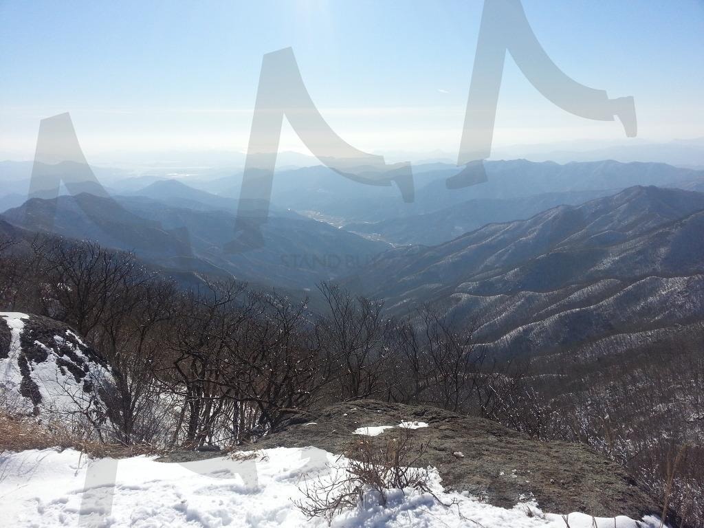 백운산 도솔봉에서 내려다본 계곡과 능선 풍경 | 백운산, 광양 백운산, 도솔봉, 백운산 도솔봉, 겨울산행, 설경, 산악사진 | 스탠바이 STANDBUY 디지털 콘텐츠