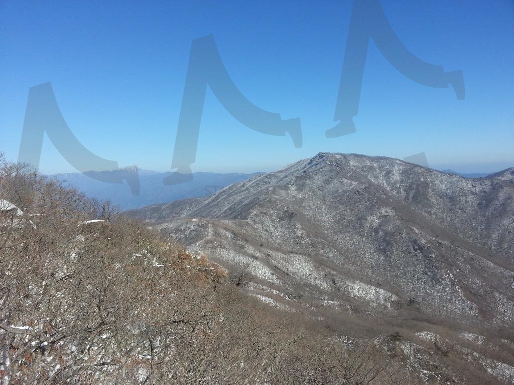 백운산 도솔봉 능선 설경과 푸른 하늘 | 백운산, 광양 백운산, 백운산 상봉, 백운산 도솔봉, 겨울산, 도솔봉, 설경, 자연풍경 | 스탠바이 STANDBUY 디지털 콘텐츠