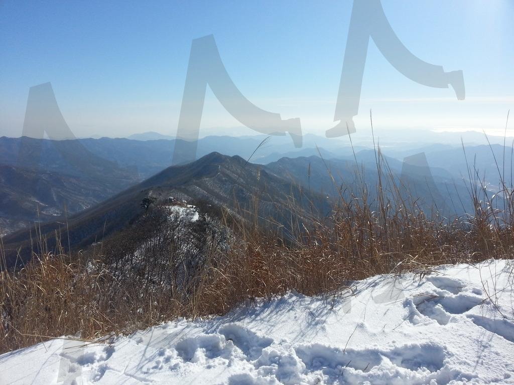 백운산 도솔봉 능선길과 눈 덮인 산등성 | 광양 백운산, 백운산, 도솔봉, 백운산 도솔봉, 설경, 겨울산행, 설화 | 스탠바이 STANDBUY 디지털 콘텐츠