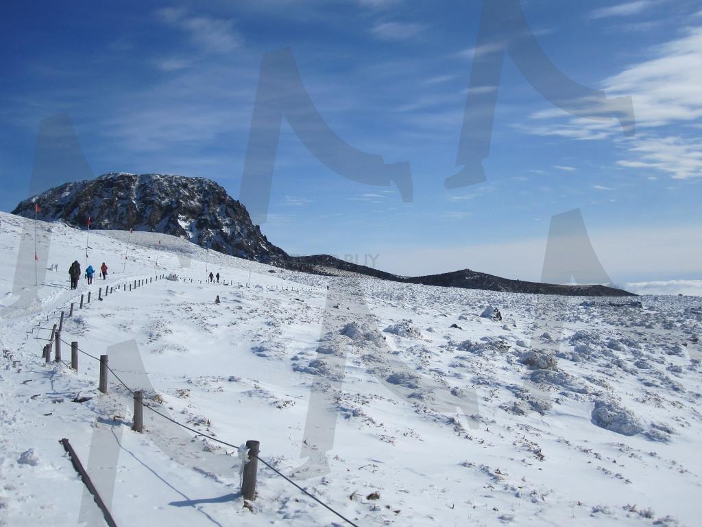 “한라산 겨울 설경 – 2013년 1월 눈 덮인 백록담과 설원”8 | 한라산, 백록담, 제주도, 겨울산행, 제주설경, 제주겨울 | 스탠바이 STANDBUY 디지털 콘텐츠