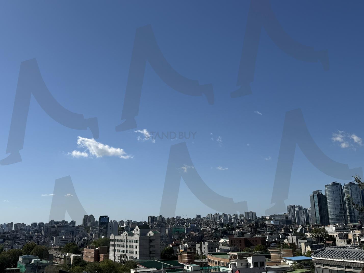 해방촌 어딘가 | 해방촌, 하늘, 멋짐, 감성, 맑음 | 스탠바이 STANDBUY 디지털 콘텐츠