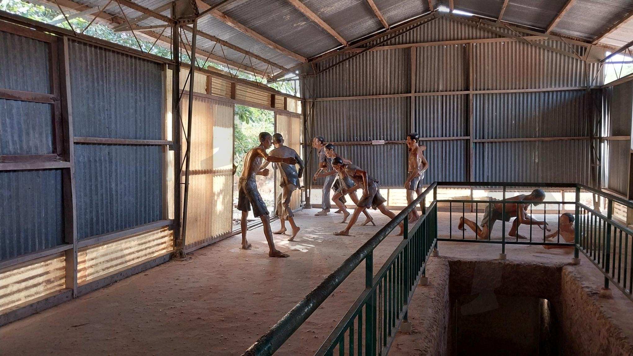 푸꾸옥 옛 수용소 Phu Quoc Prison History Museum | 푸꾸옥 수용소 (Phu Quoc Prison), 코코넛 트리 감옥 (Coconut Tree Prison), 베트남 전쟁 유적지 (Vietnam War Site), 역사 관광지 (Historical Attraction), 전쟁 박물관 (War Museum), 푸꾸옥 역사여행 (Phu Quoc History Tour), 인권의 현장 (Human Rights Site), 베트남 근현대사 (Modern History of Vietnam), 평화의 교훈 (Lesson of Peace), 전쟁기념 유적 (War Memorial Site) | 스탠바이 STANDBUY 디지털 콘텐츠