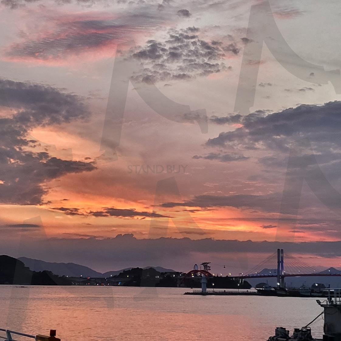 노을이 바다에 스며든 순간 | 바다노을, 석양풍경, 노을명소, 해질녘, 여행감성 | 스탠바이 STANDBUY 디지털 콘텐츠