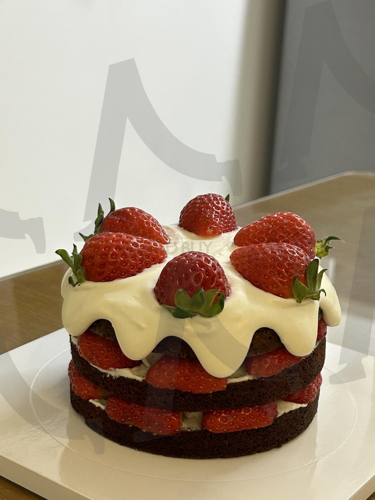 딸기 생크림 케이크 | 딸기케이크, 디저트테이블, 생크림초코케이크, 케이크컷, 홈베이킹 | 스탠바이 STANDBUY 디지털 콘텐츠