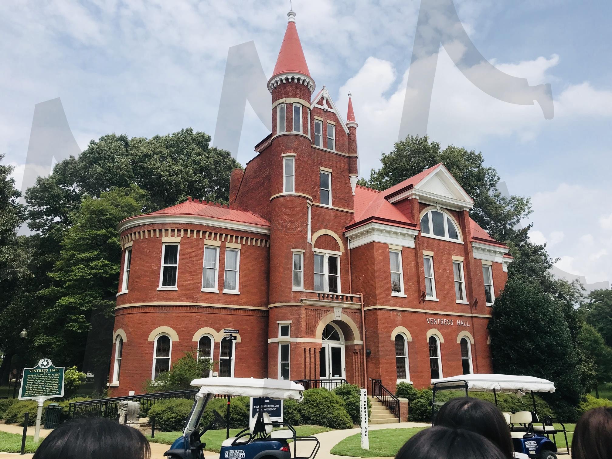 학교 건물 | 고딕건축, 역사건물, 여름, 청명한 하늘, 캠퍼스 | 스탠바이 STANDBUY 디지털 콘텐츠