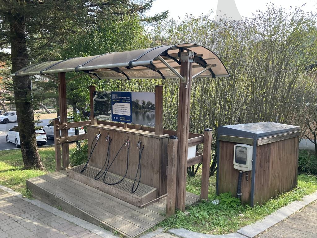 산행 후 신발 청소용 공기 분사기 | 산행, 등산, 신발청소, 공기분사기, 산길, 산책, 트레킹, 신발관리, 하이킹, 산행사진, 제천의림지, 의림지 | 스탠바이 STANDBUY 디지털 콘텐츠