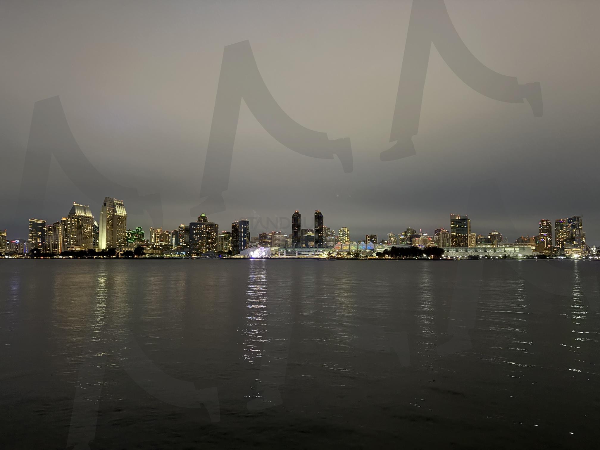 물빛 위에 반짝이는 도시 야경 / City Lights Reflected on the Water | 도시야경, 물가풍경, 반사조명, 감성야경, city nightscape, waterfront view, light reflections | 스탠바이 STANDBUY 디지털 콘텐츠