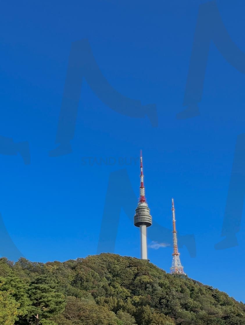 푸른 하늘 배경의 남산타워 | 남산타워, 푸른, 파란, 푸르른, 푸른하늘, 파란하늘, 하늘색, 포카리스웨트, 청량, 청량함, 청량한하늘, 맑은, 파란하늘남산타워, 시원한, 맑은날, 하늘, 남산, 용산, 한국, 서울, korea, blue, bluesky, sky, Namsan, namsantower, 일상, 산책, 인증, 인스타 | 스탠바이 STANDBUY 디지털 콘텐츠